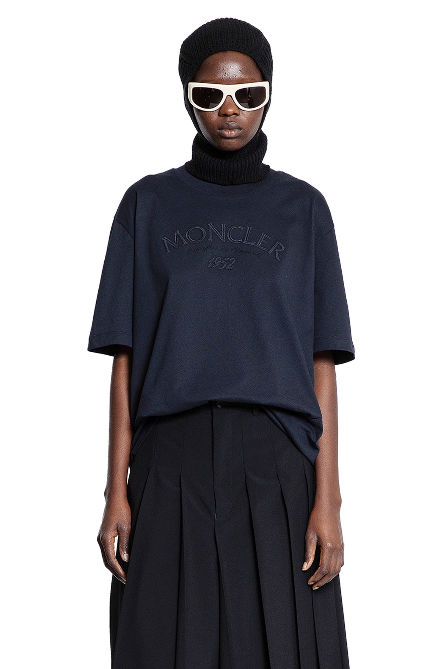 1952 Logo T-Shirt Moncler – Гарантія оригінальності – боковий вид