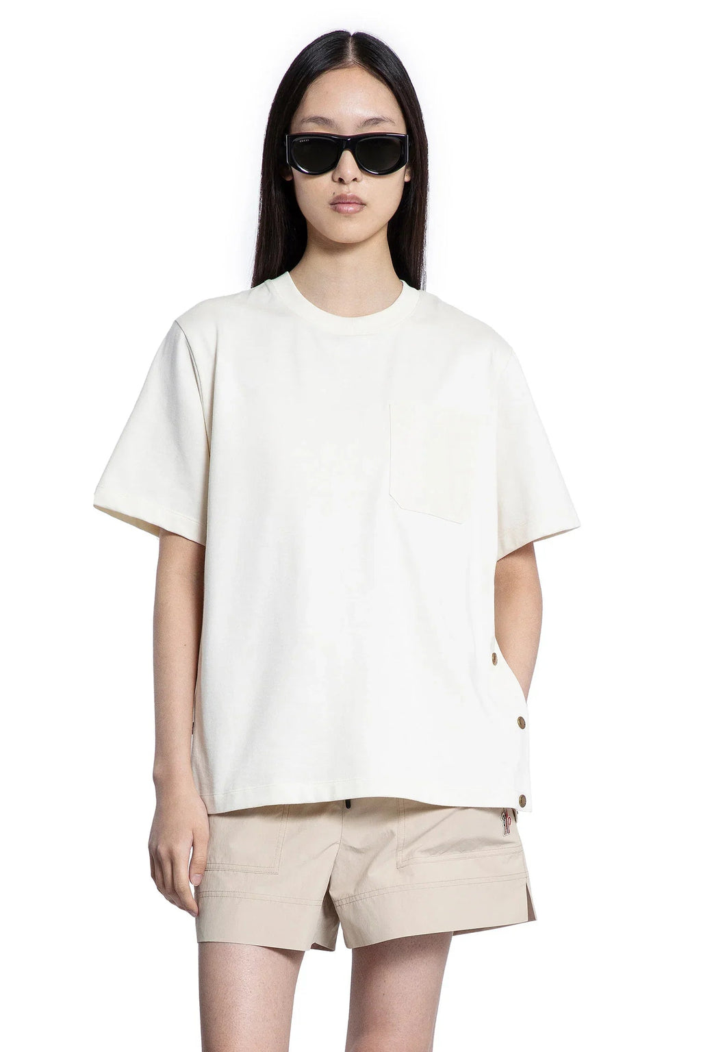 Оригінальна Cotton T-Shirt With Pocket Moncler – боковий вид