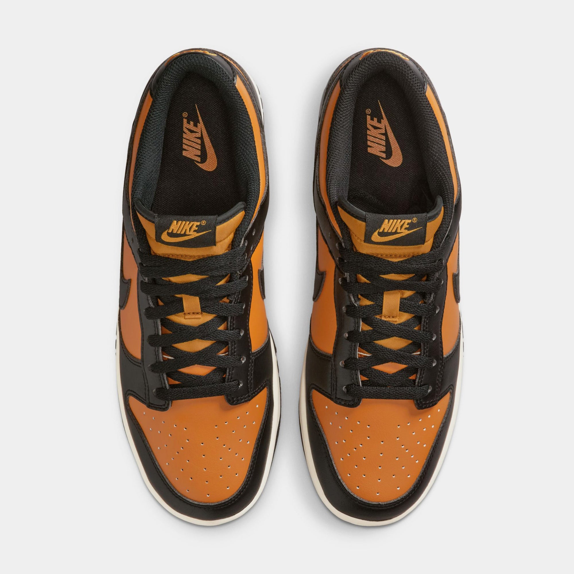 Оригінальна Dunk Low Dessert Ochre Mens Lifestyle Shoes Nike – вид ззаду