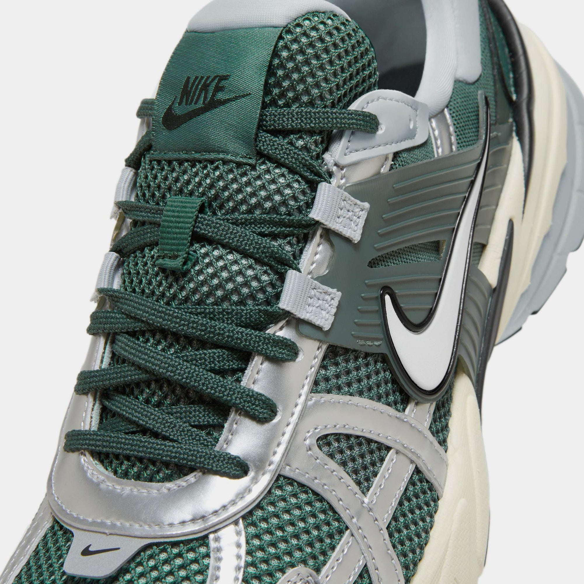 Оригінальна V2k Run Mens Running Shoes Nike – вид ззаду