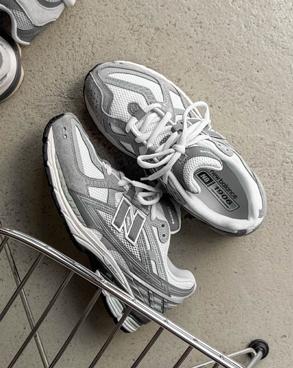 Оригінальна 1906u New balance – вид ззаду