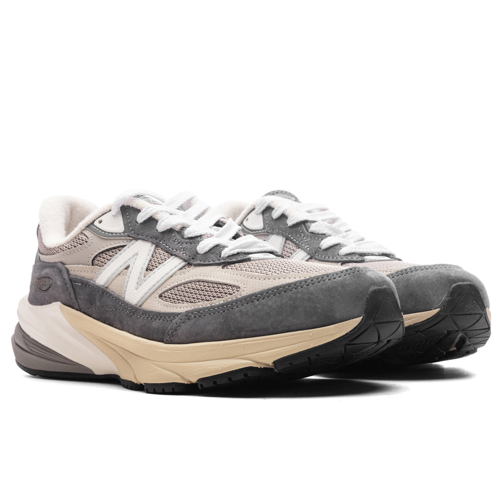 Оригінальна 990v6 New balance – вид ззаду