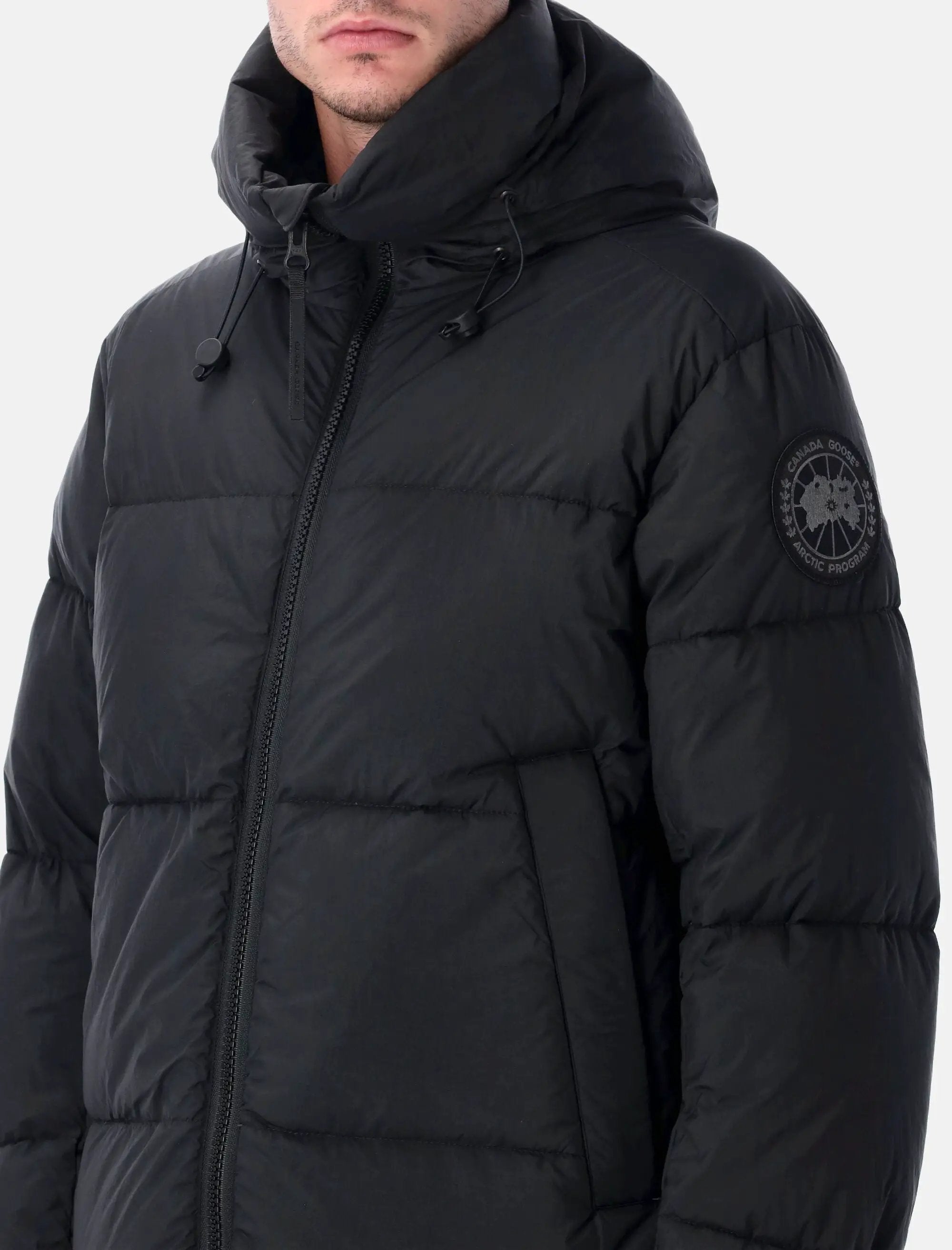 Оригінальна Crofton Matte Black Puffer Canada goose – детальний вид