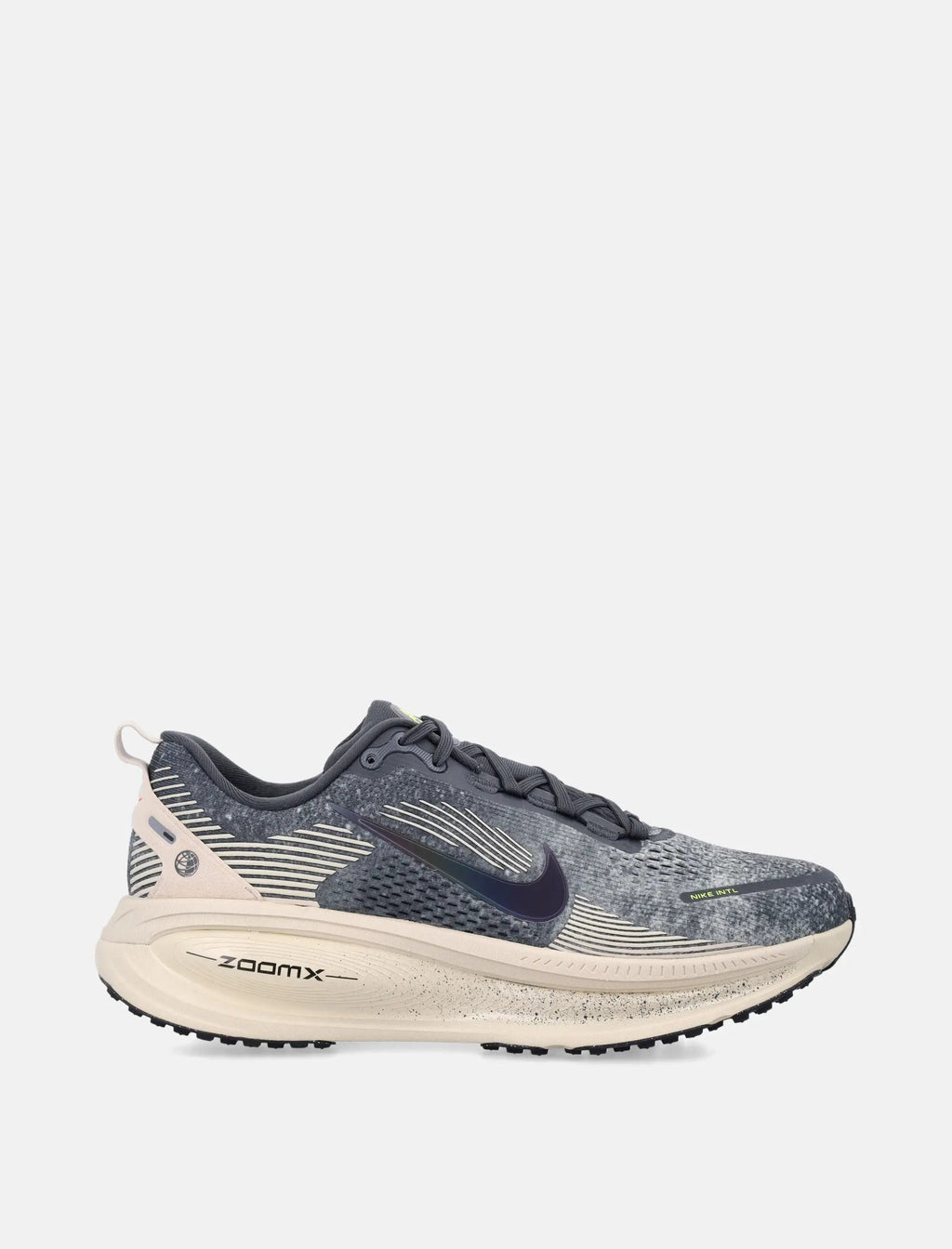 Оригінальна Vomero 18 Running Shoes Nike – боковий вид