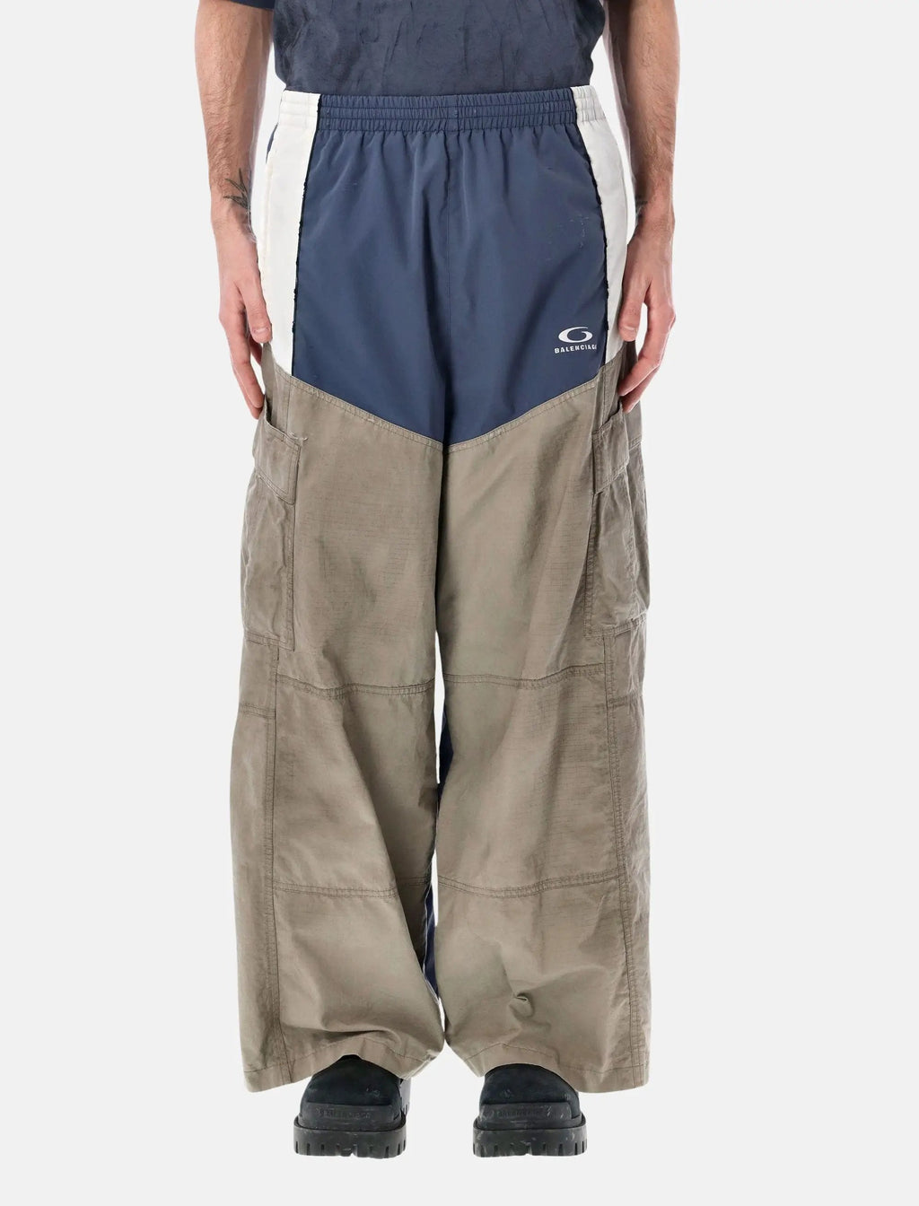 Panelled Cargo Trousers Balenciaga – Гарантія оригінальності – боковий вид