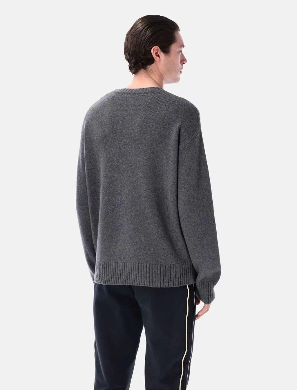 Оригінальна Crewneck Logo Patch Charcoal Gray Moncler – вид ззаду