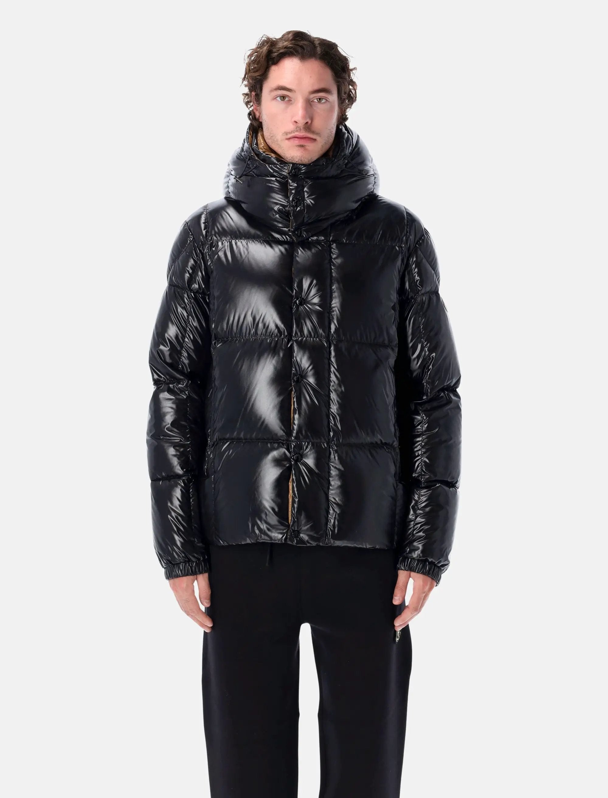 Оригінальна Parana Glossy Down Jacket Moncler – боковий вид