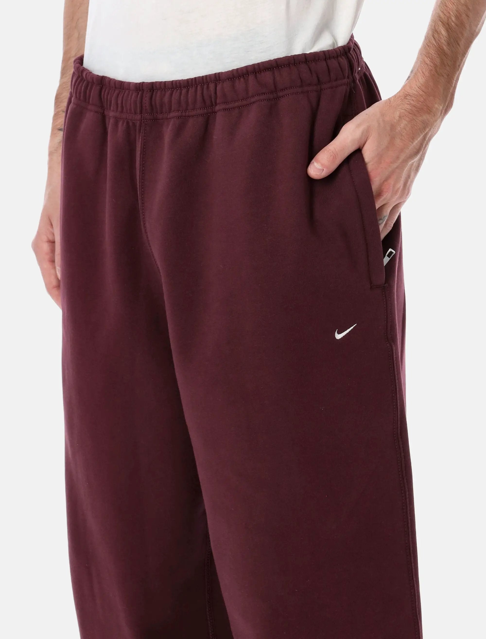 Оригінальна Solo Swoosh Fleece Pants Nike – детальний вид