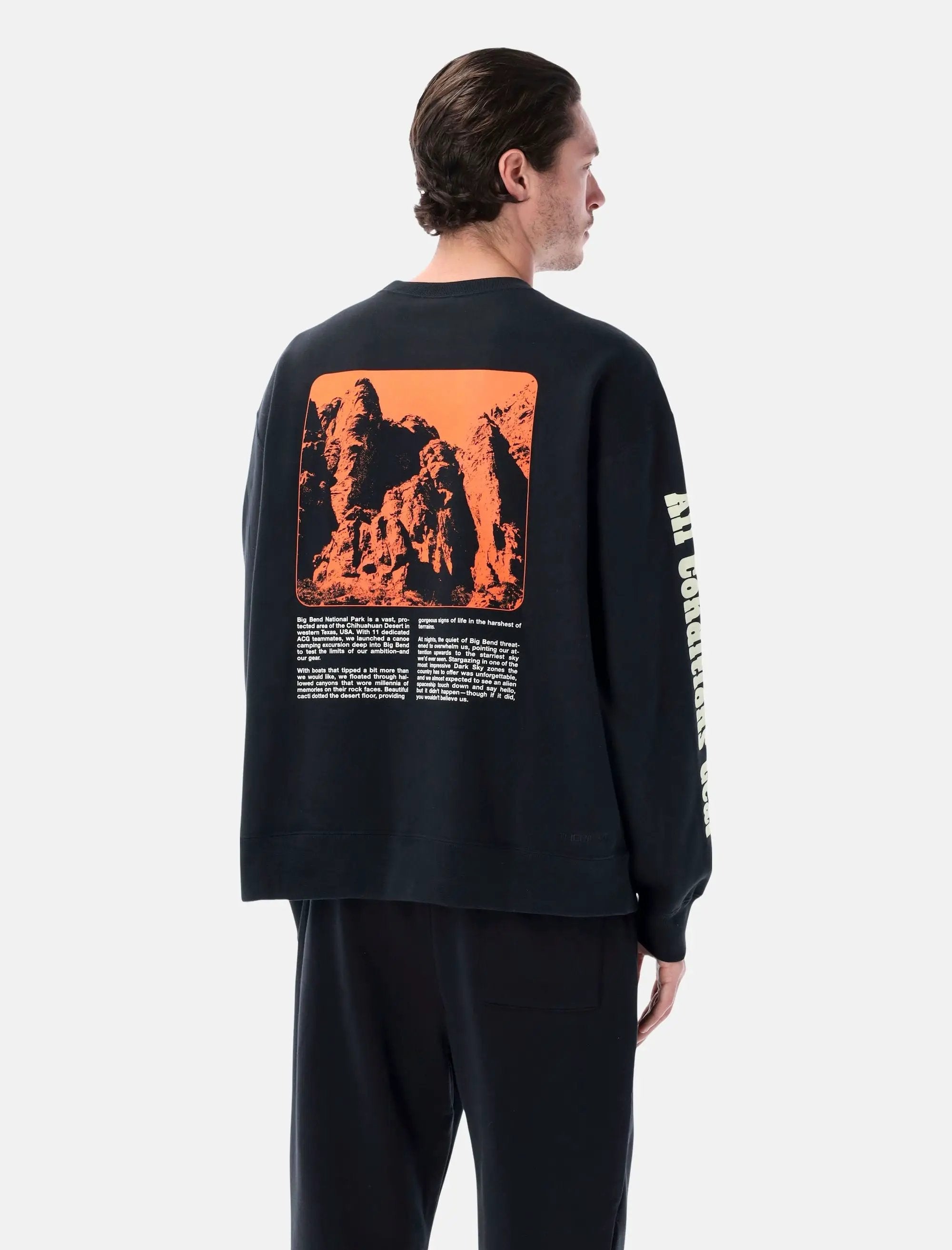 Outdoor Graphic Sweatshirt Nike оригінал – Купити в Україні – вид ззаду - NIKE