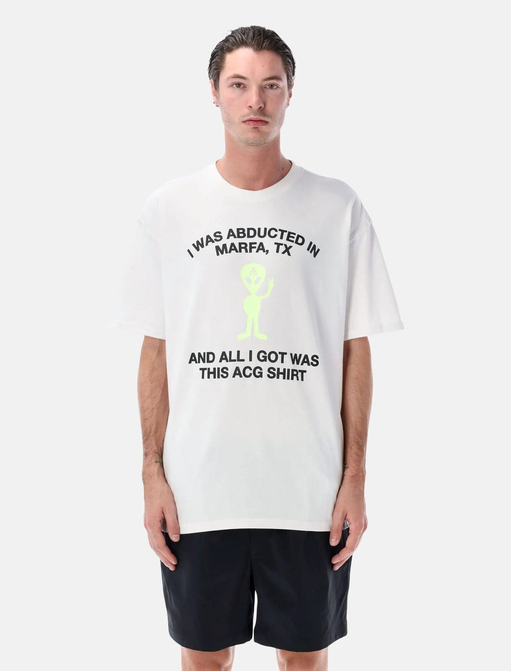 Marfa Graphic Print T Shirt Nike – Гарантія оригінальності – боковий вид