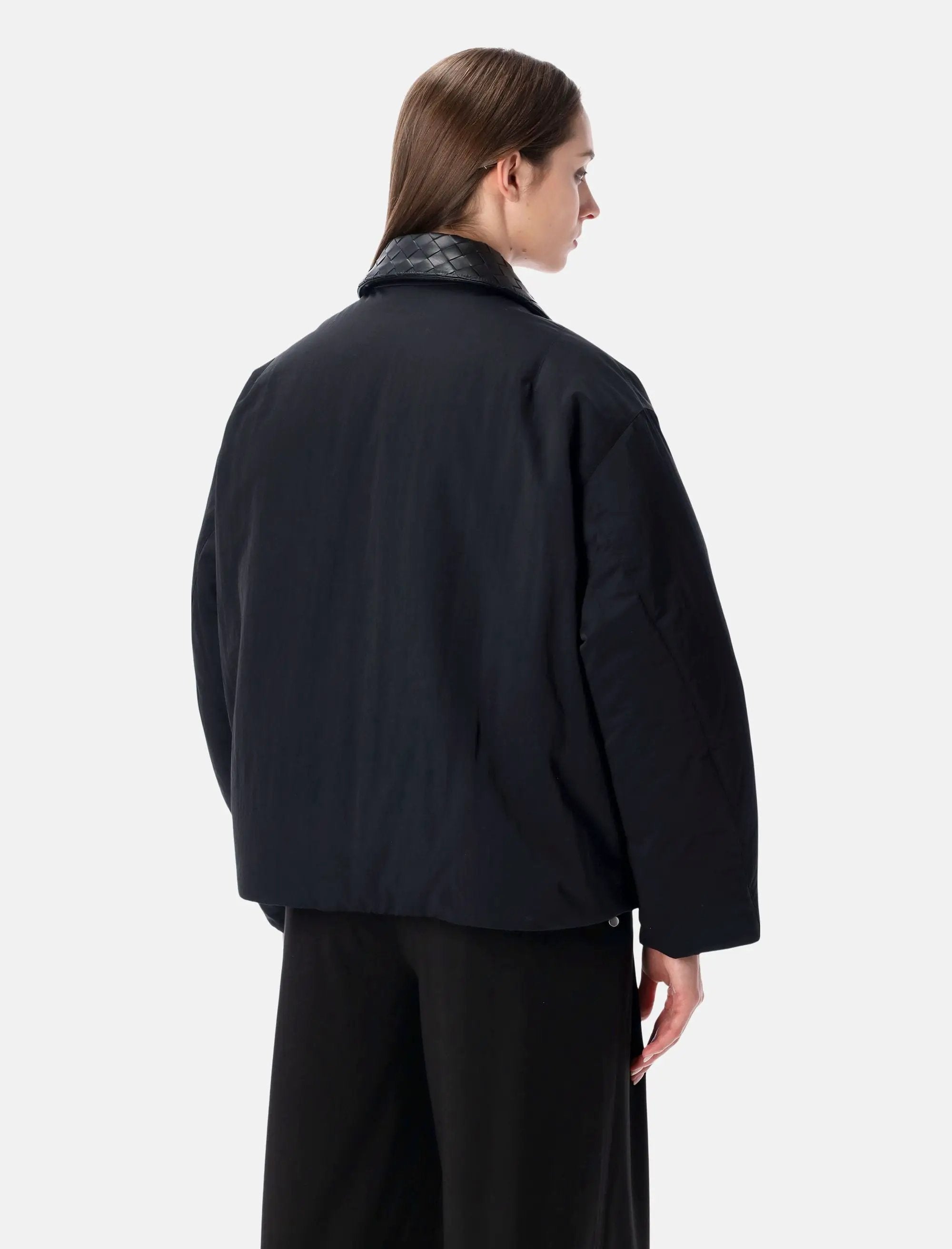 Beige Padded Bomber With Intreccio Leather Collar Bottega veneta оригінал – Купити в Україні – вид ззаду
