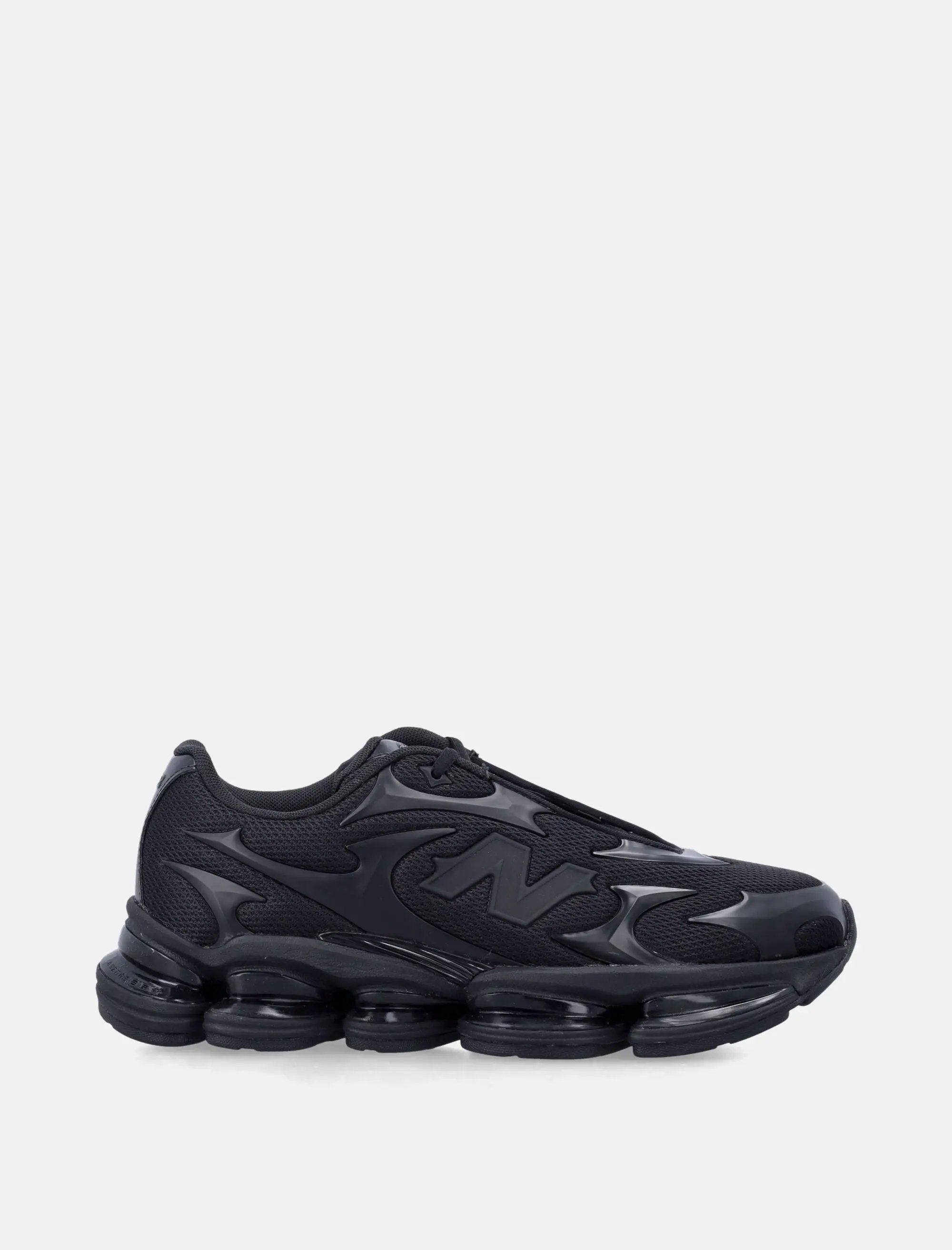 2000 Black Sneakers New balance оригінал – Купити в Україні – боковий вид