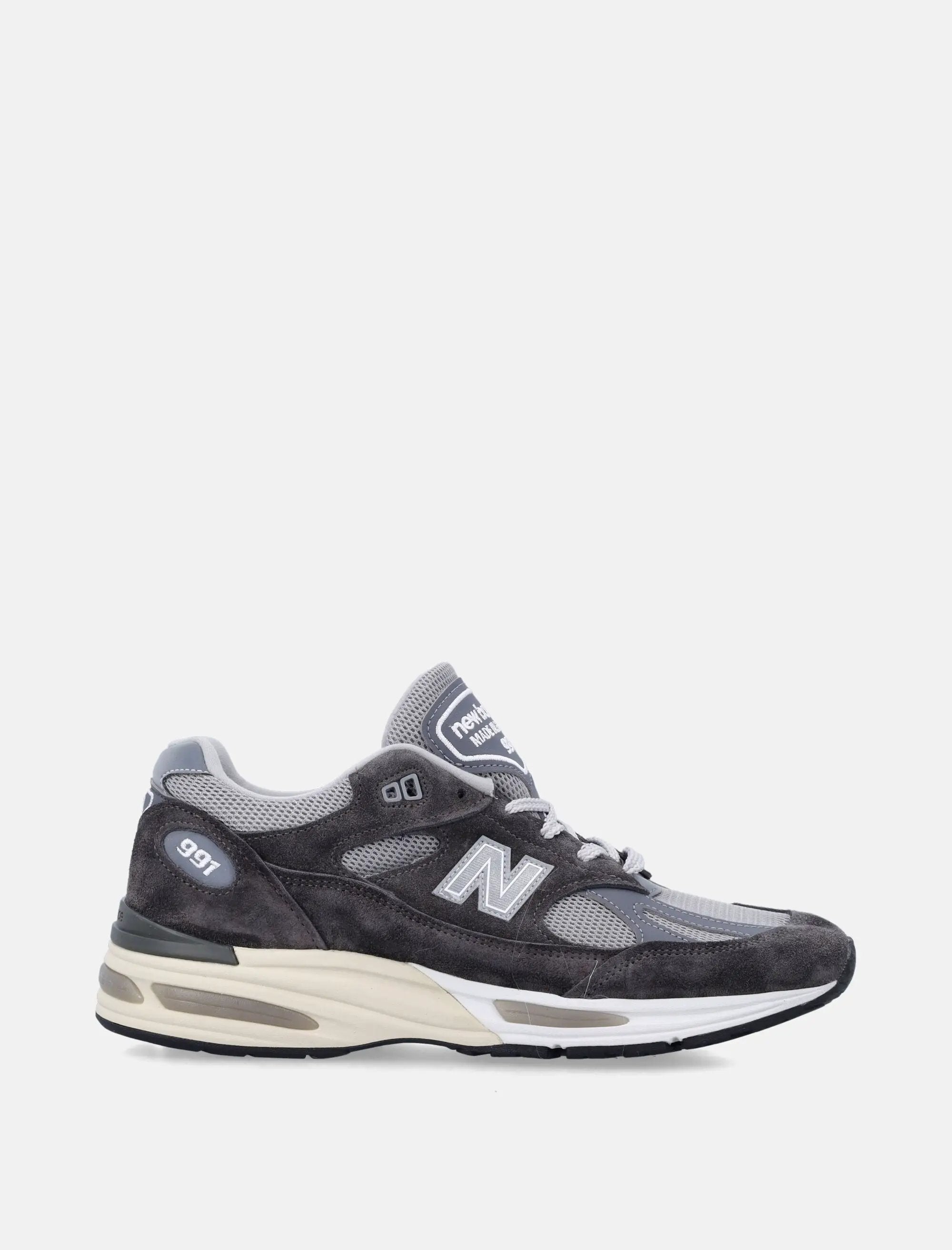 Оригінальна Made In Uk 991v2 Sneakers New balance – боковий вид