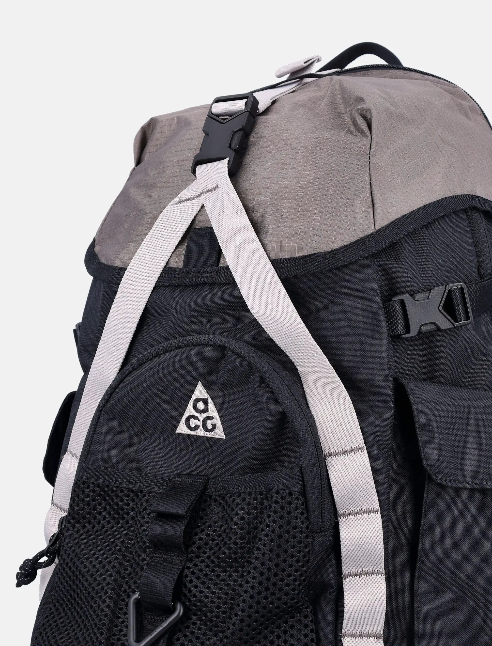 Оригінальна Daymax Technical Backpack Nike – вид ззаду