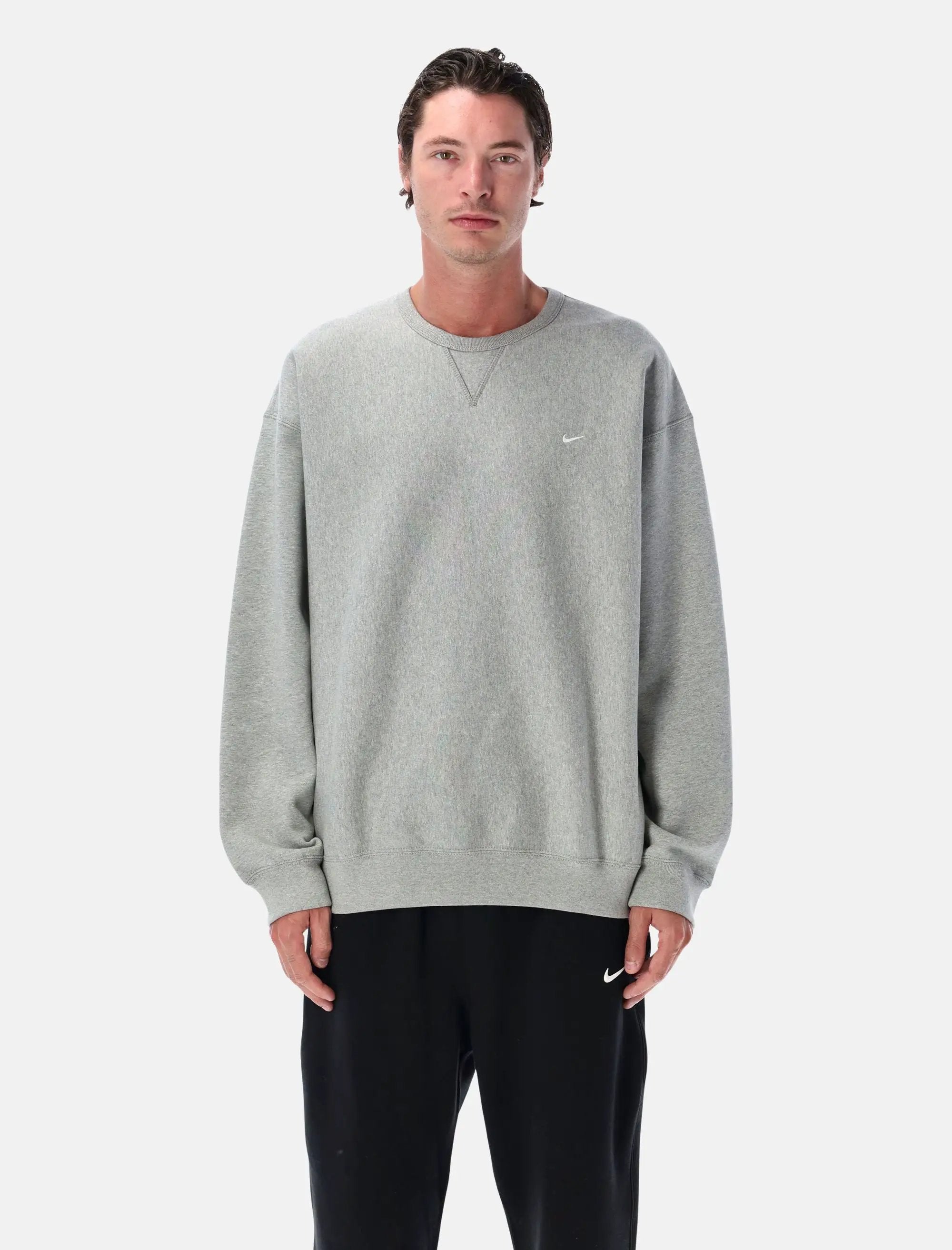 Solo Swoosh Heavyweight Crewneck Nike – Гарантія оригінальності – боковий вид