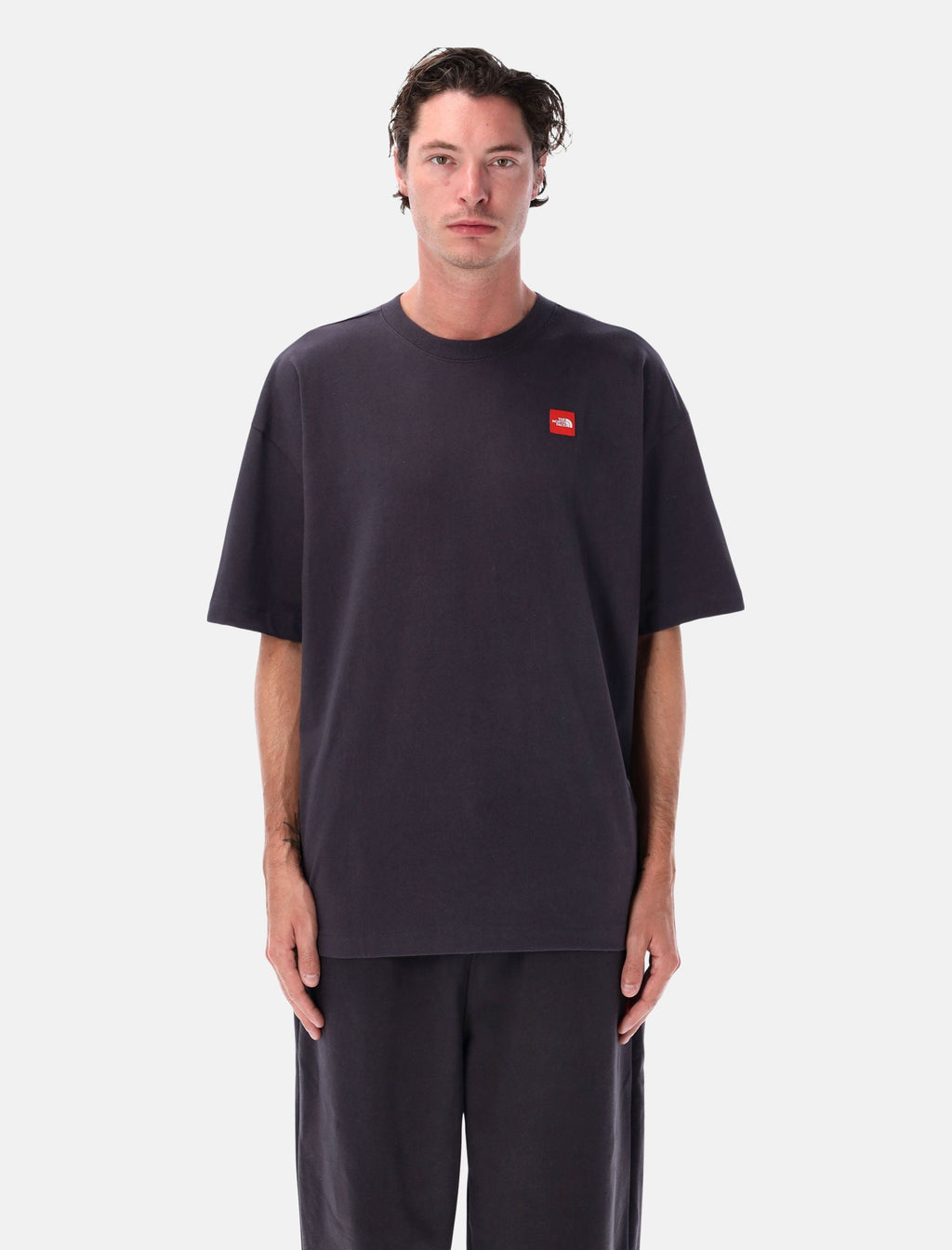 Red Box T Shirt The north face – Гарантія оригінальності – боковий вид