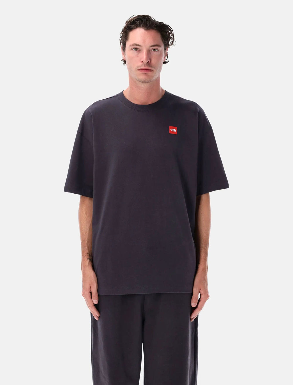 Red Box T Shirt The north face – Гарантія оригінальності – боковий вид