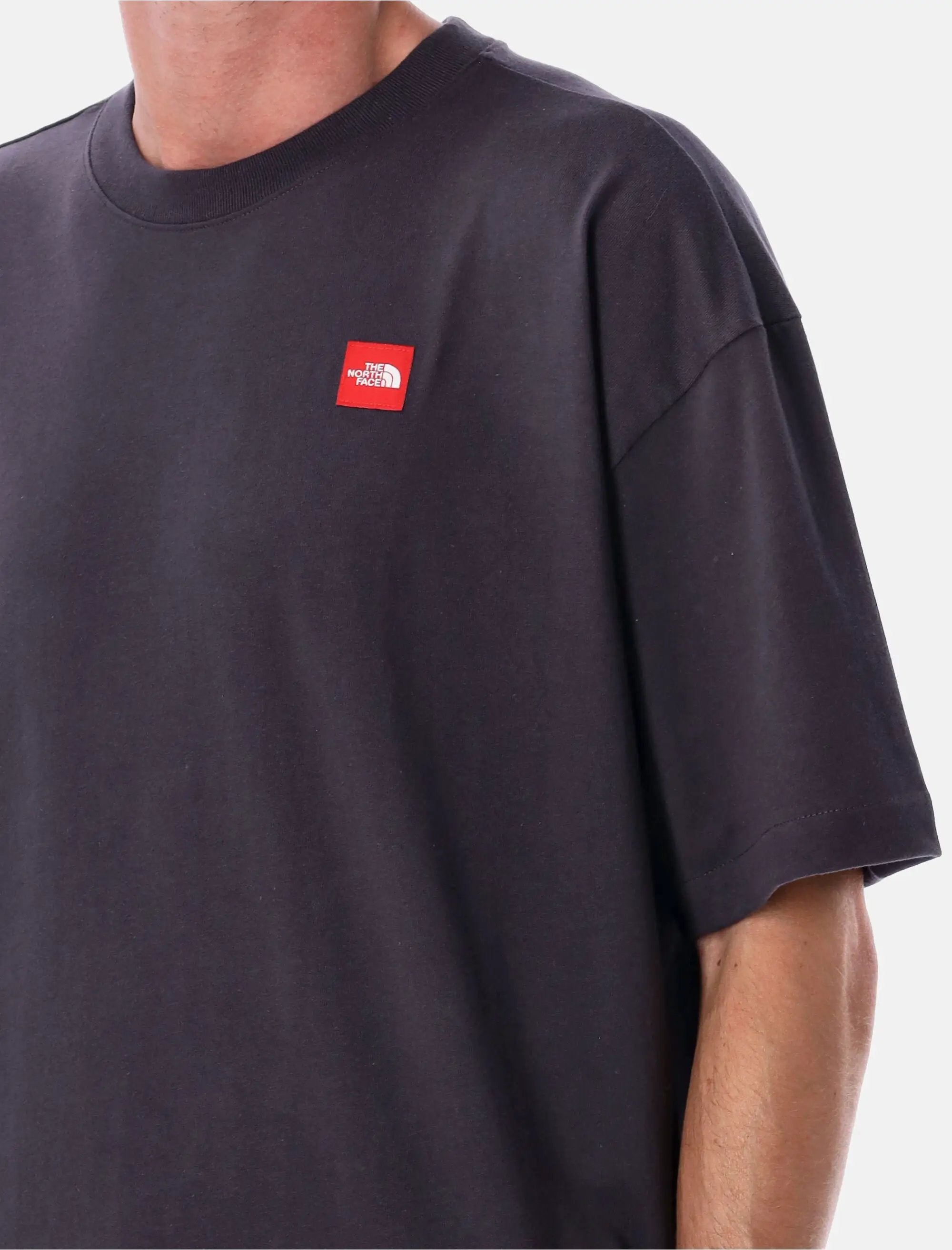 Red Box T Shirt The north face – Гарантія оригінальності – детальний вид