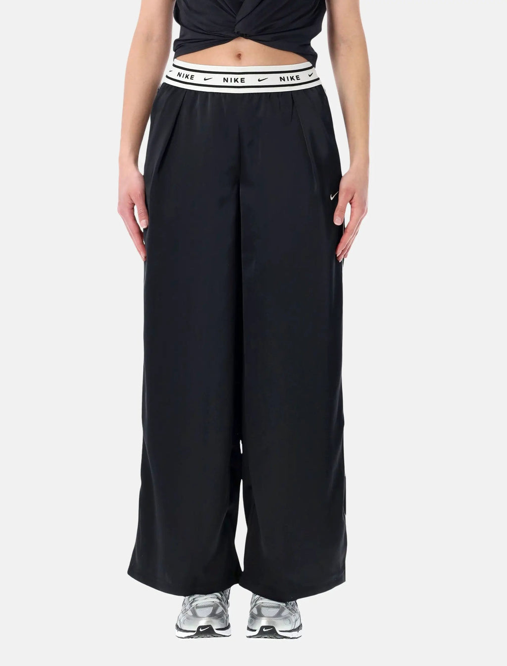 Sportswear Satin Trousers Nike оригінал – Купити в Україні – боковий вид