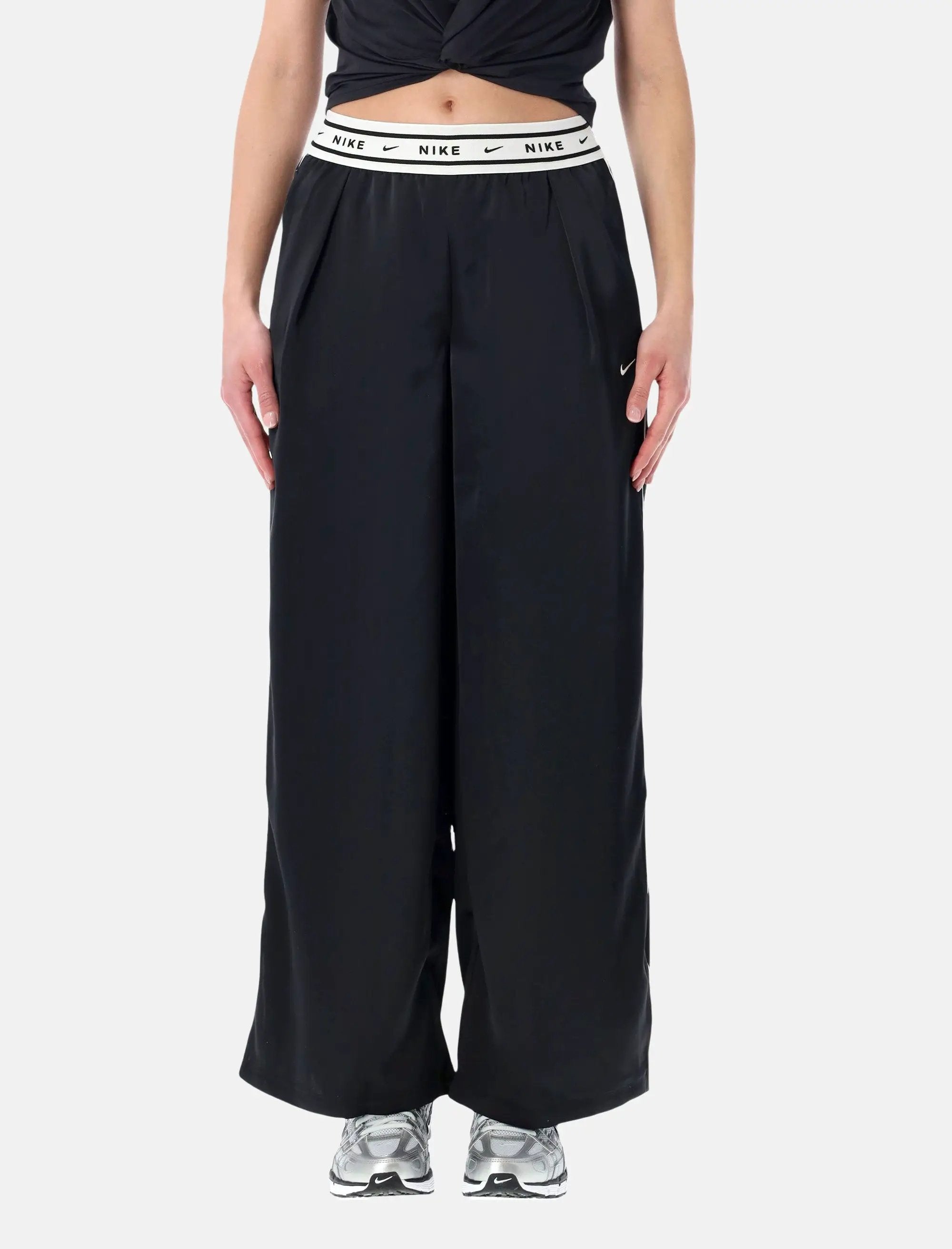 Sportswear Satin Trousers Nike оригінал – Купити в Україні – боковий вид
