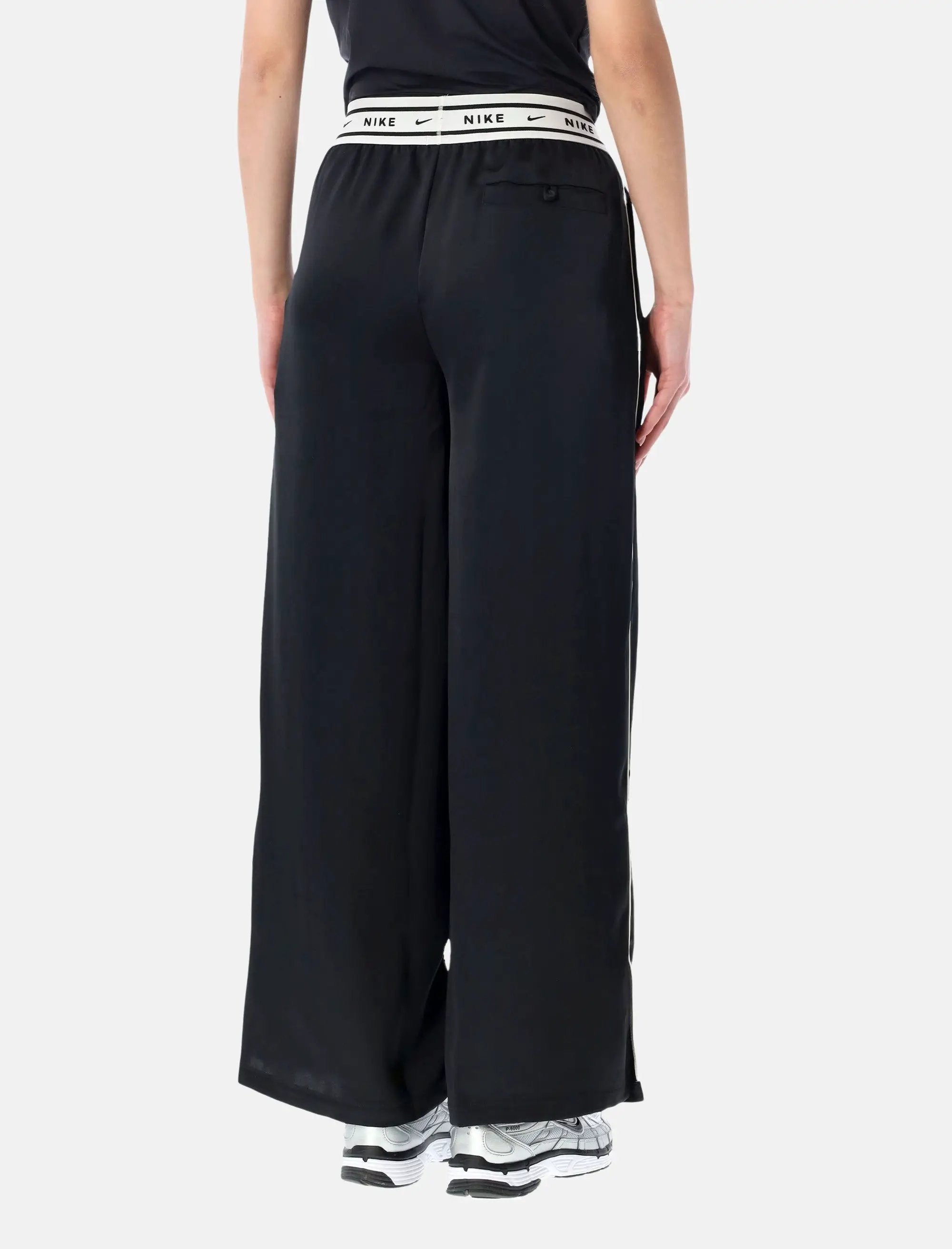 Sportswear Satin Trousers Nike оригінал – Купити в Україні – вид ззаду