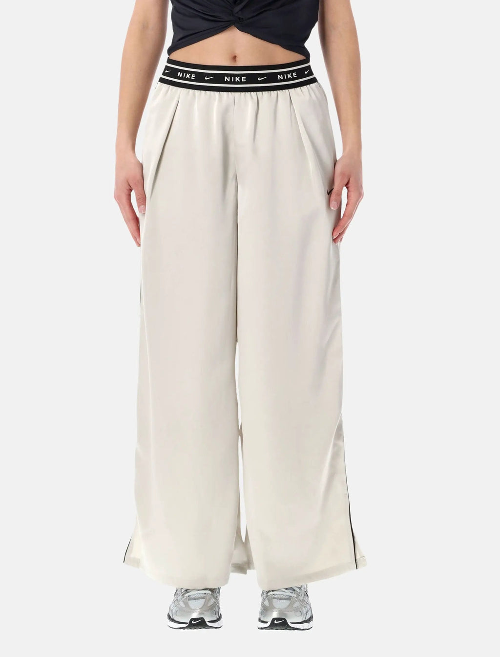 Sportswear Satin Trousers Nike оригінал – Купити в Україні – боковий вид