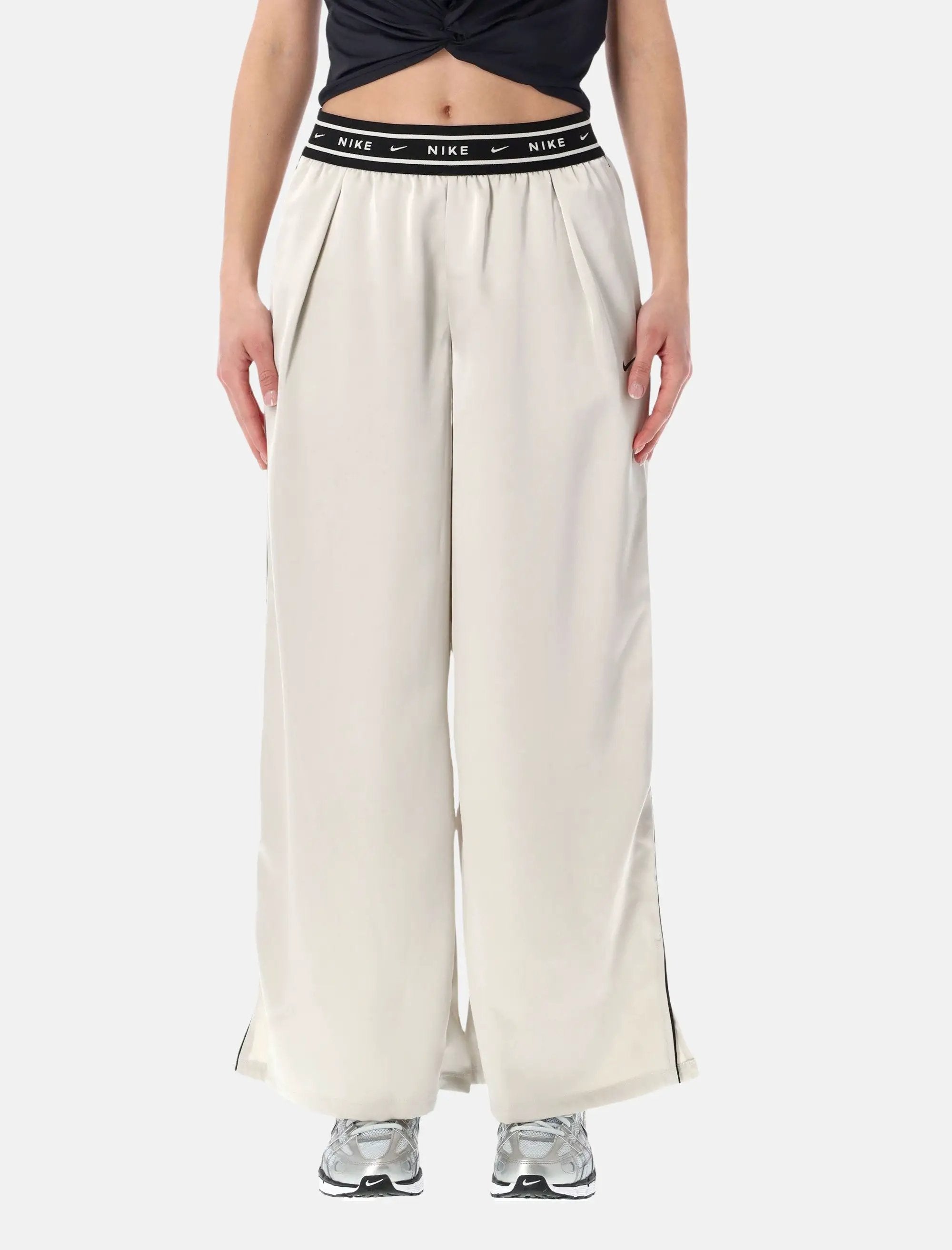 Sportswear Satin Trousers Nike оригінал – Купити в Україні – боковий вид
