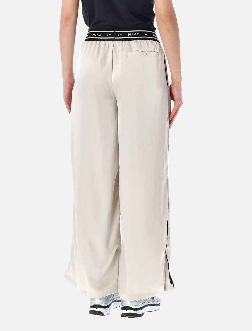 Sportswear Satin Trousers Nike оригінал – Купити в Україні – вид ззаду