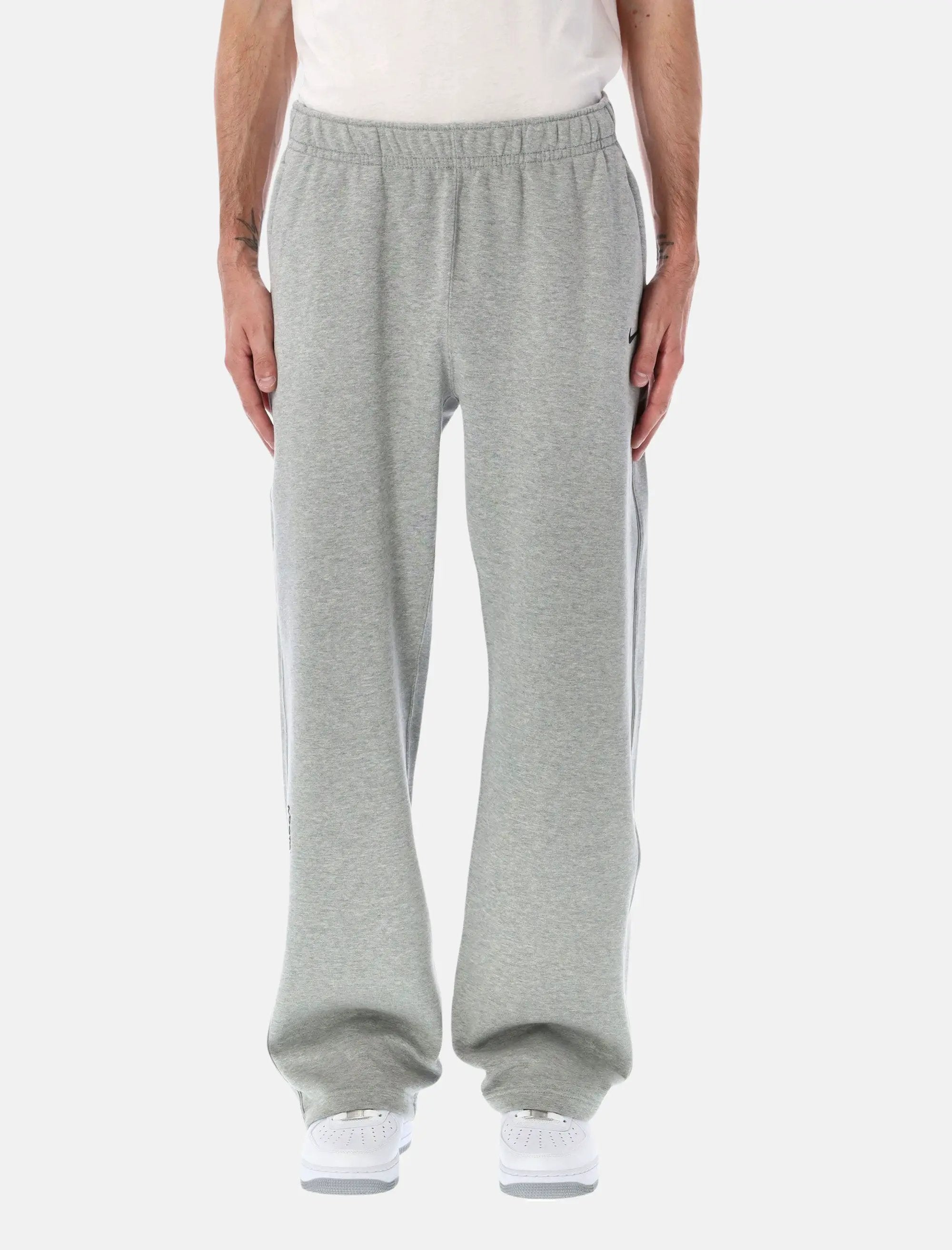 Оригінальна Nocta Fleece Pants Nike – боковий вид