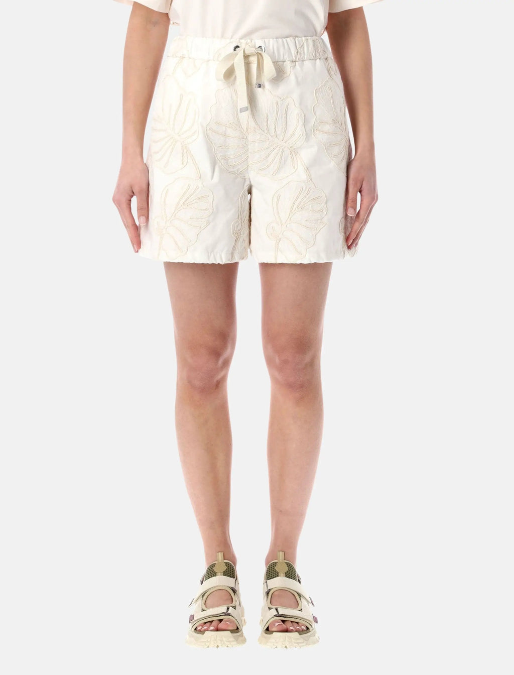Оригінальна Embroidered Drawstring Shorts Moncler – боковий вид