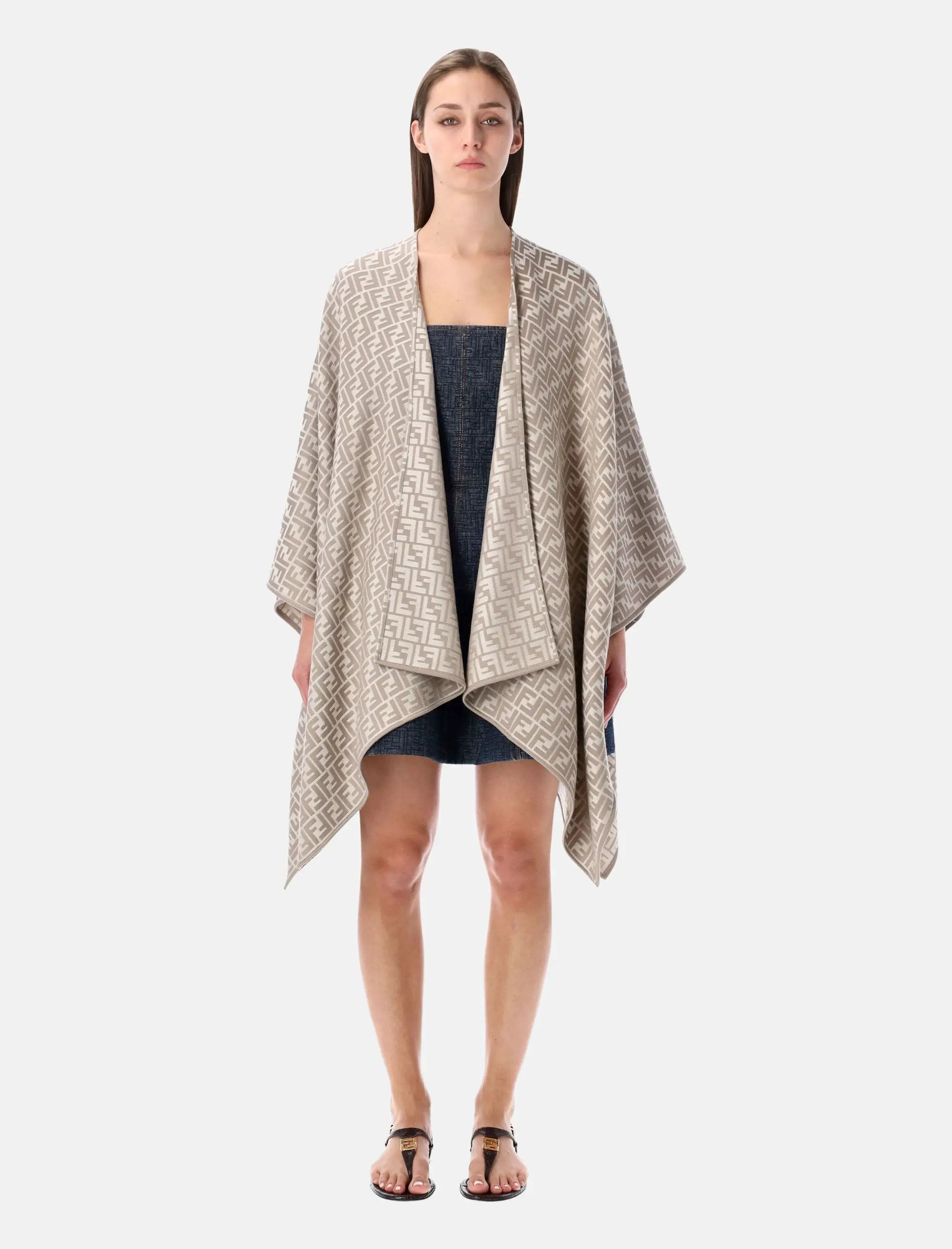 Ff Wool And Silk Poncho Fendi – Гарантія оригінальності – боковий вид