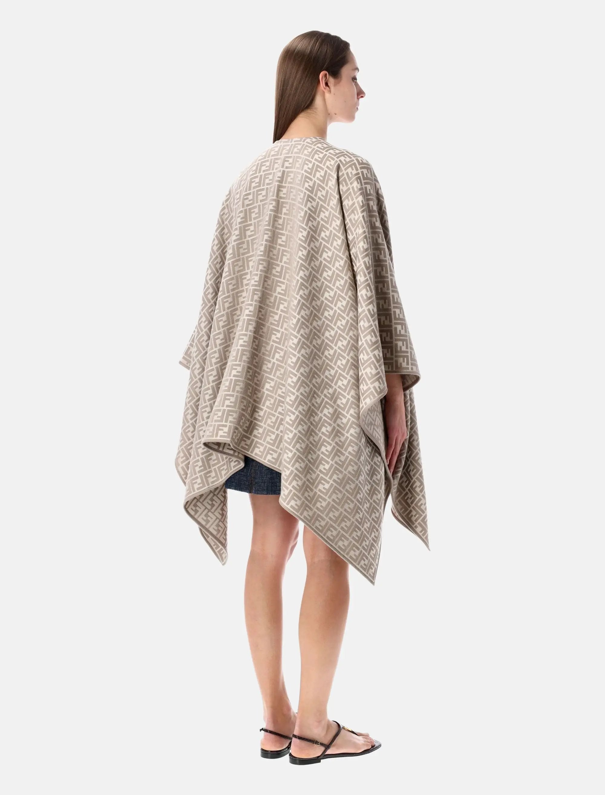 Ff Wool And Silk Poncho Fendi – Гарантія оригінальності – вид ззаду