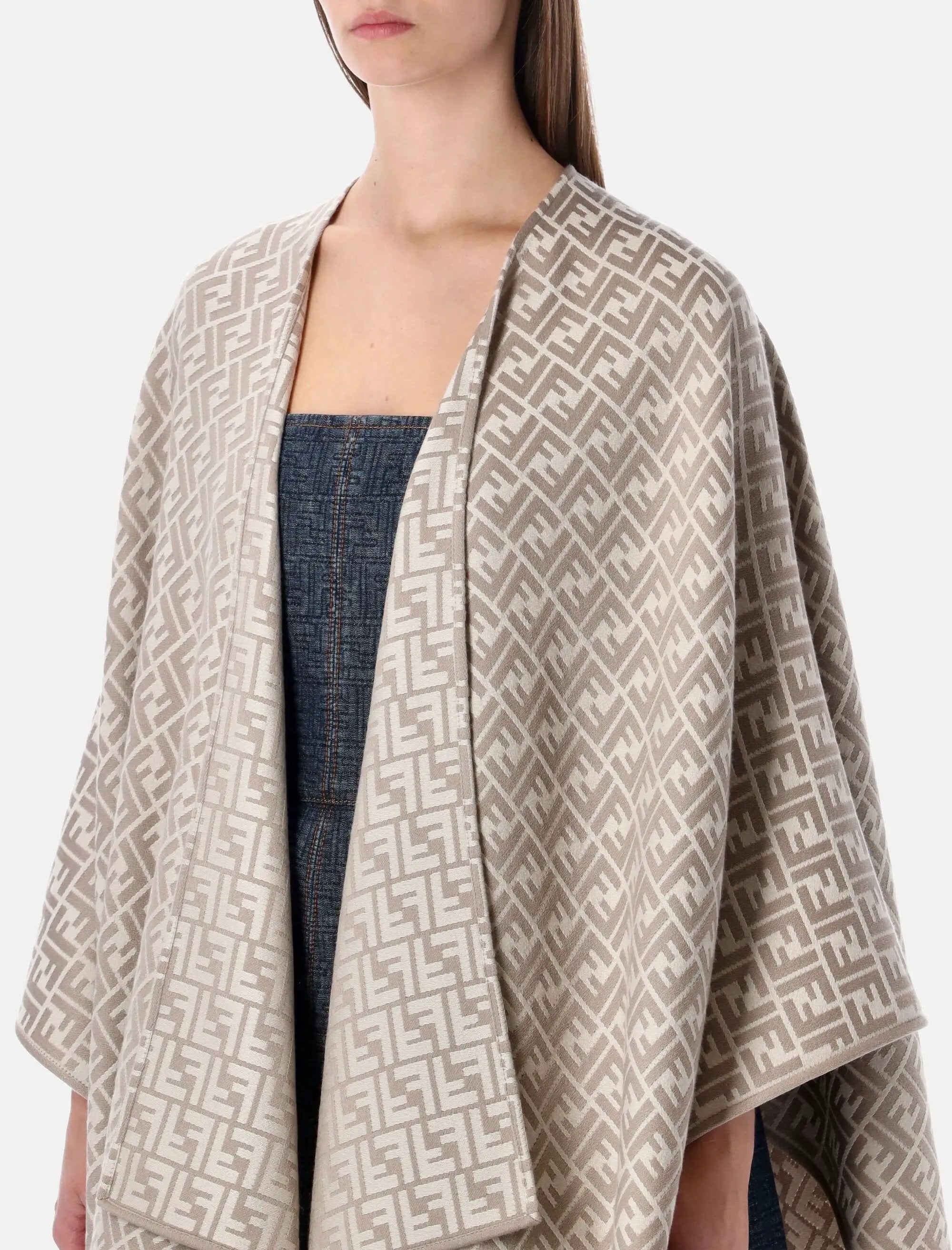 Ff Wool And Silk Poncho Fendi – Гарантія оригінальності – детальний вид