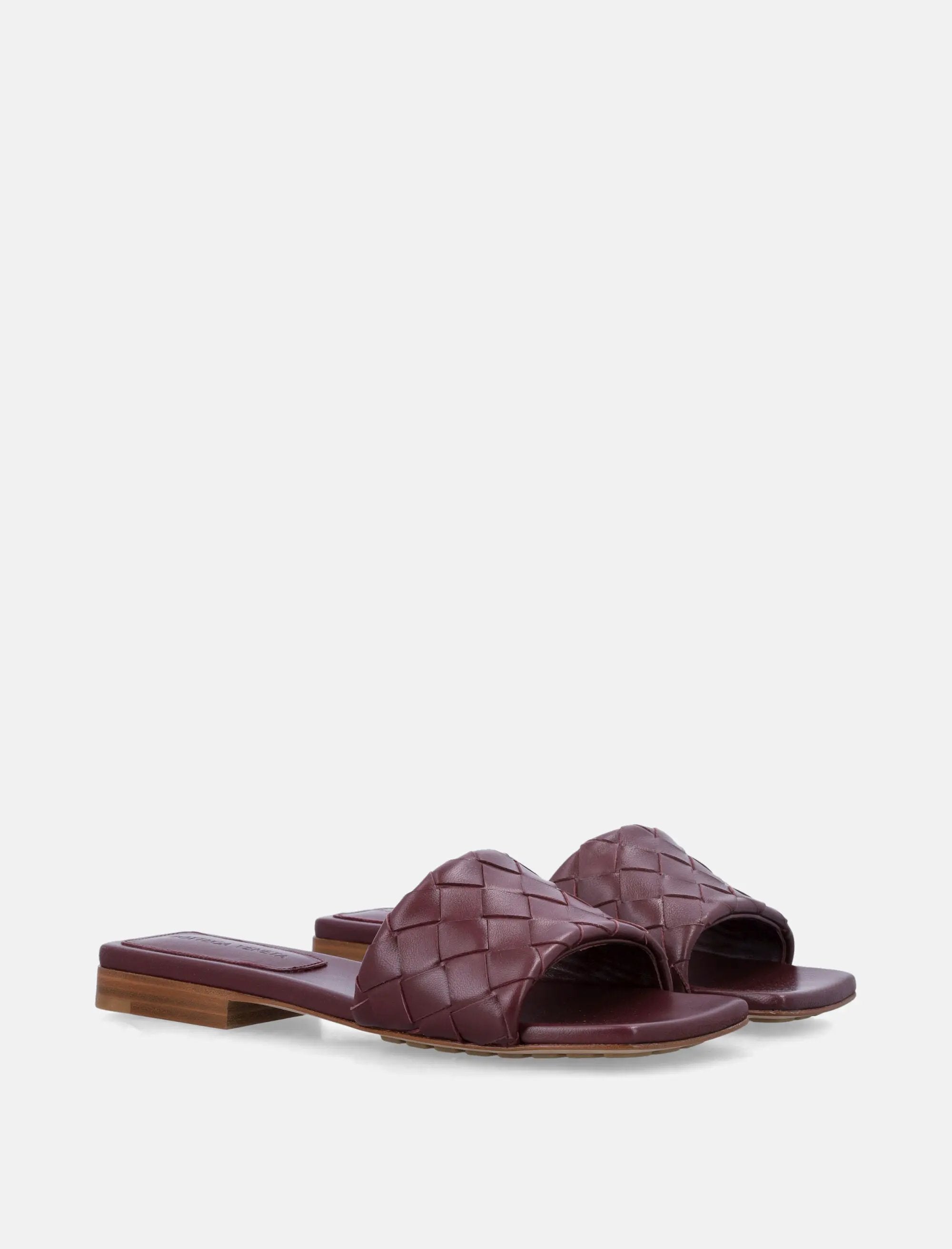 Оригінальна Parco Flat Mule Woven Burgundy Bottega veneta – вид ззаду