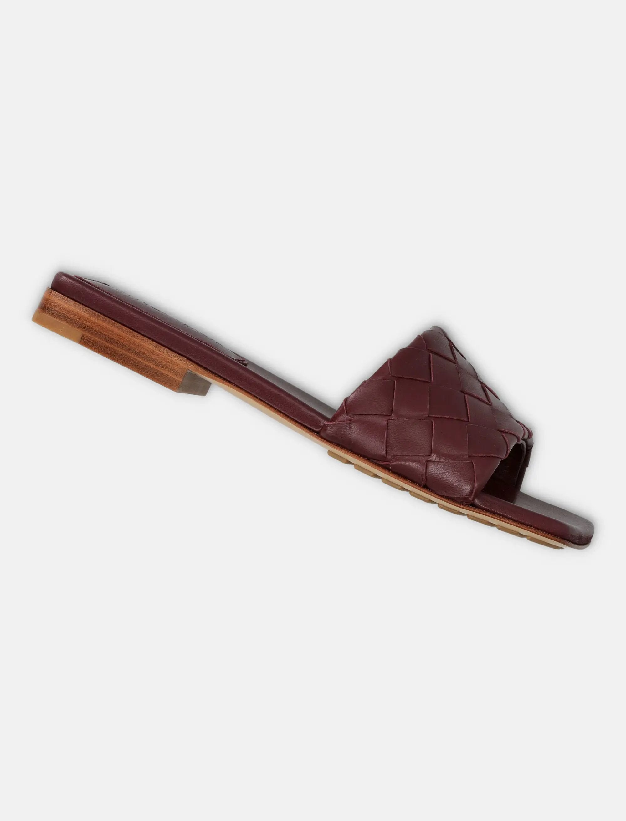 Оригінальна Parco Flat Mule Woven Burgundy Bottega veneta – детальний вид