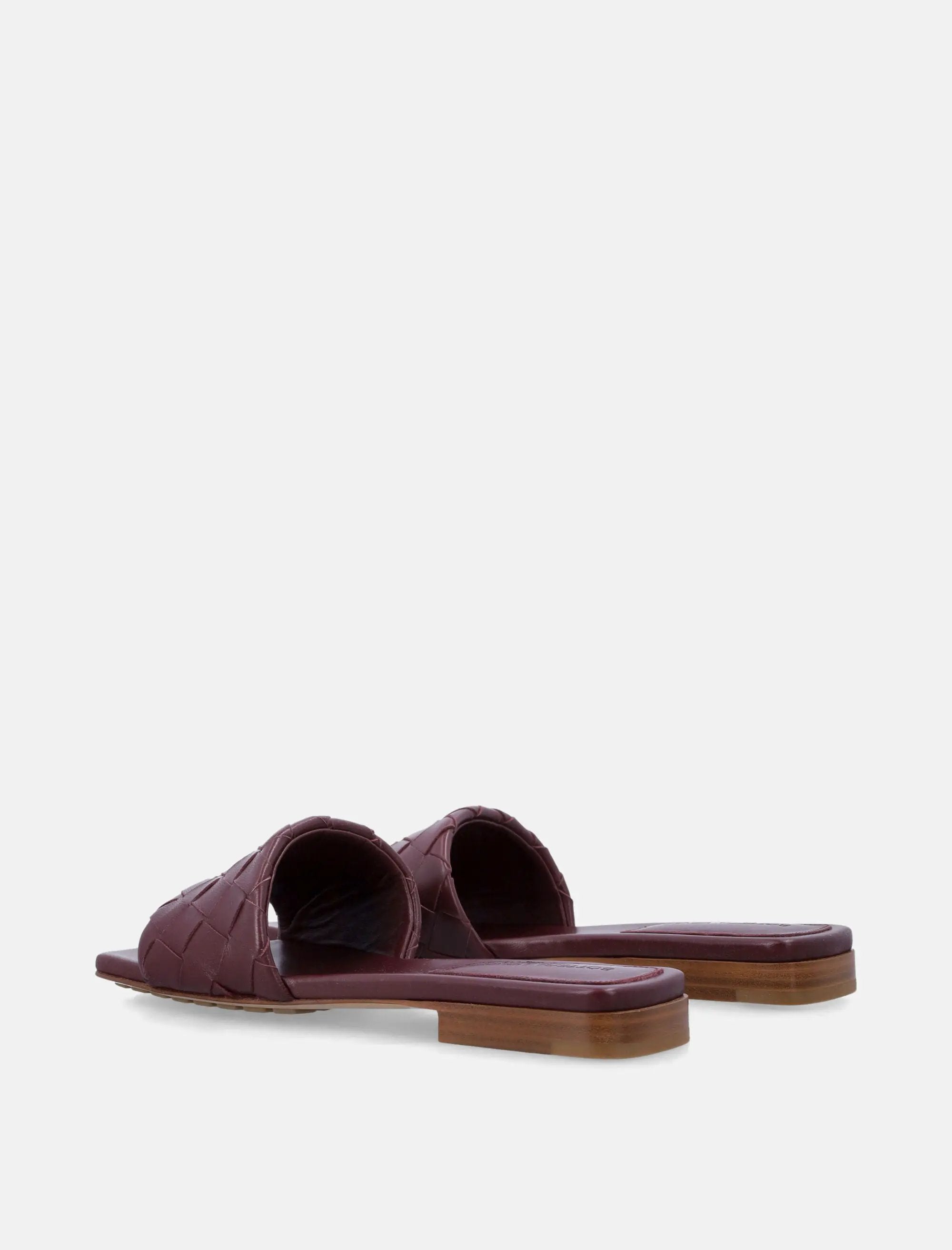 Оригінальна Parco Flat Mule Woven Burgundy Bottega veneta – збільшений вид