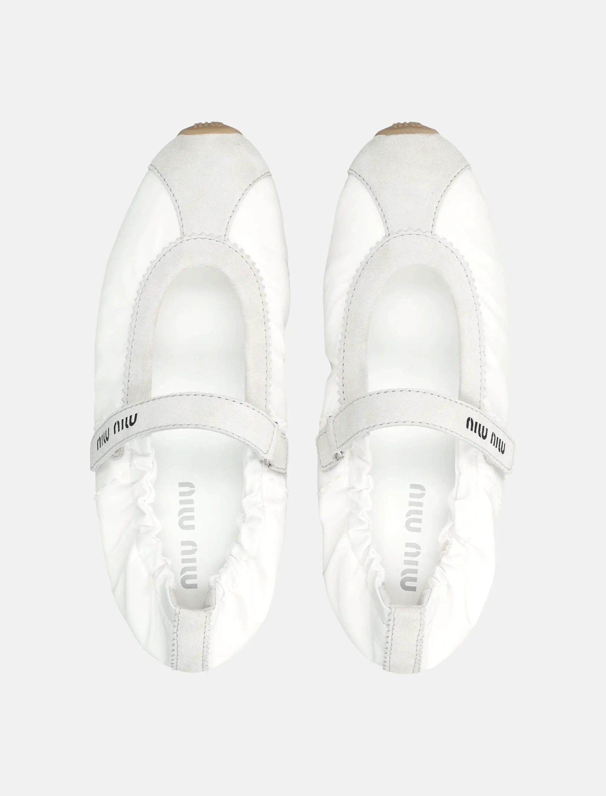 Оригінальна Plume Ballerina Sneakers Miu miu – вид ззаду