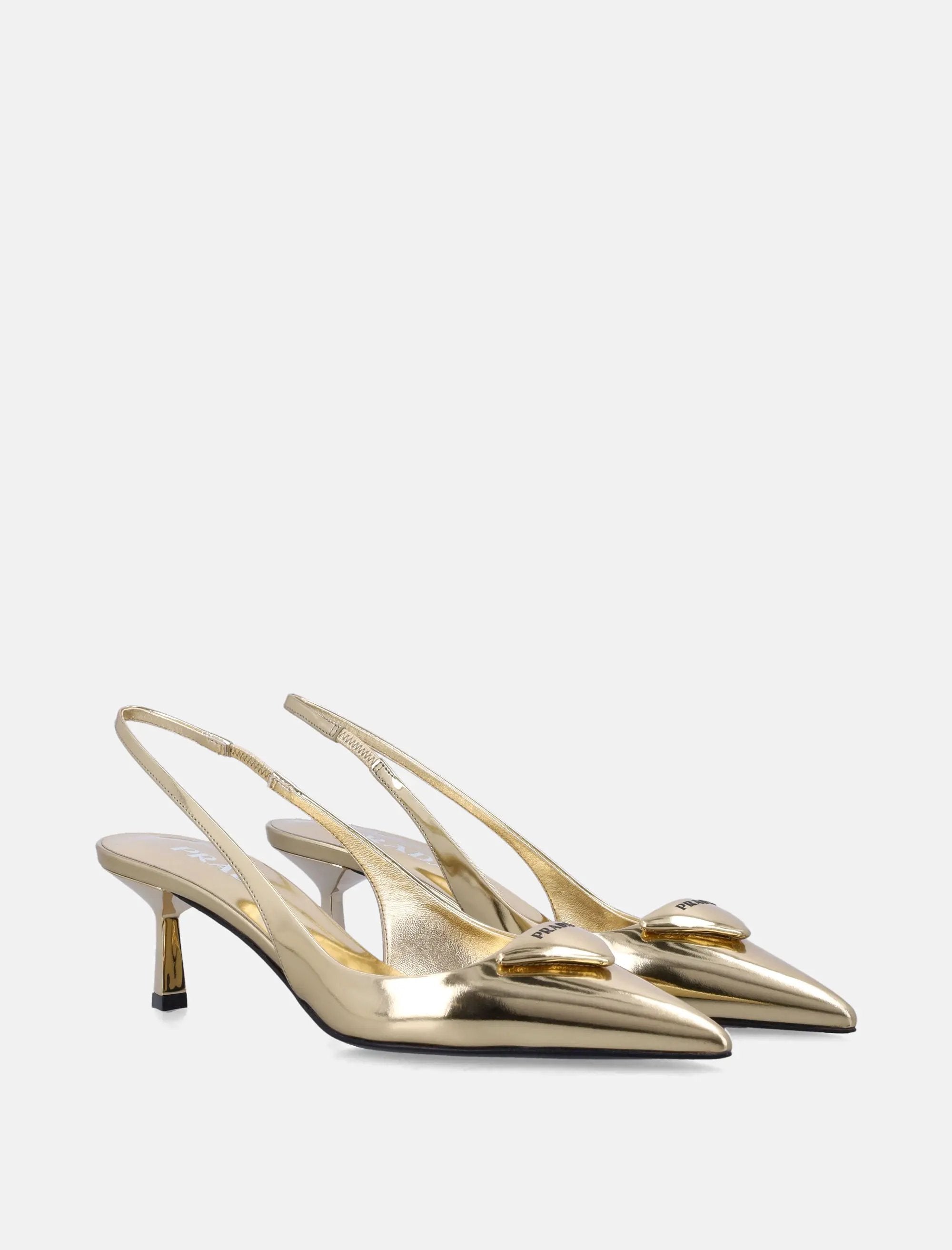 Оригінальна Platinum Patent Leather Slingback Pumps Prada – вид ззаду