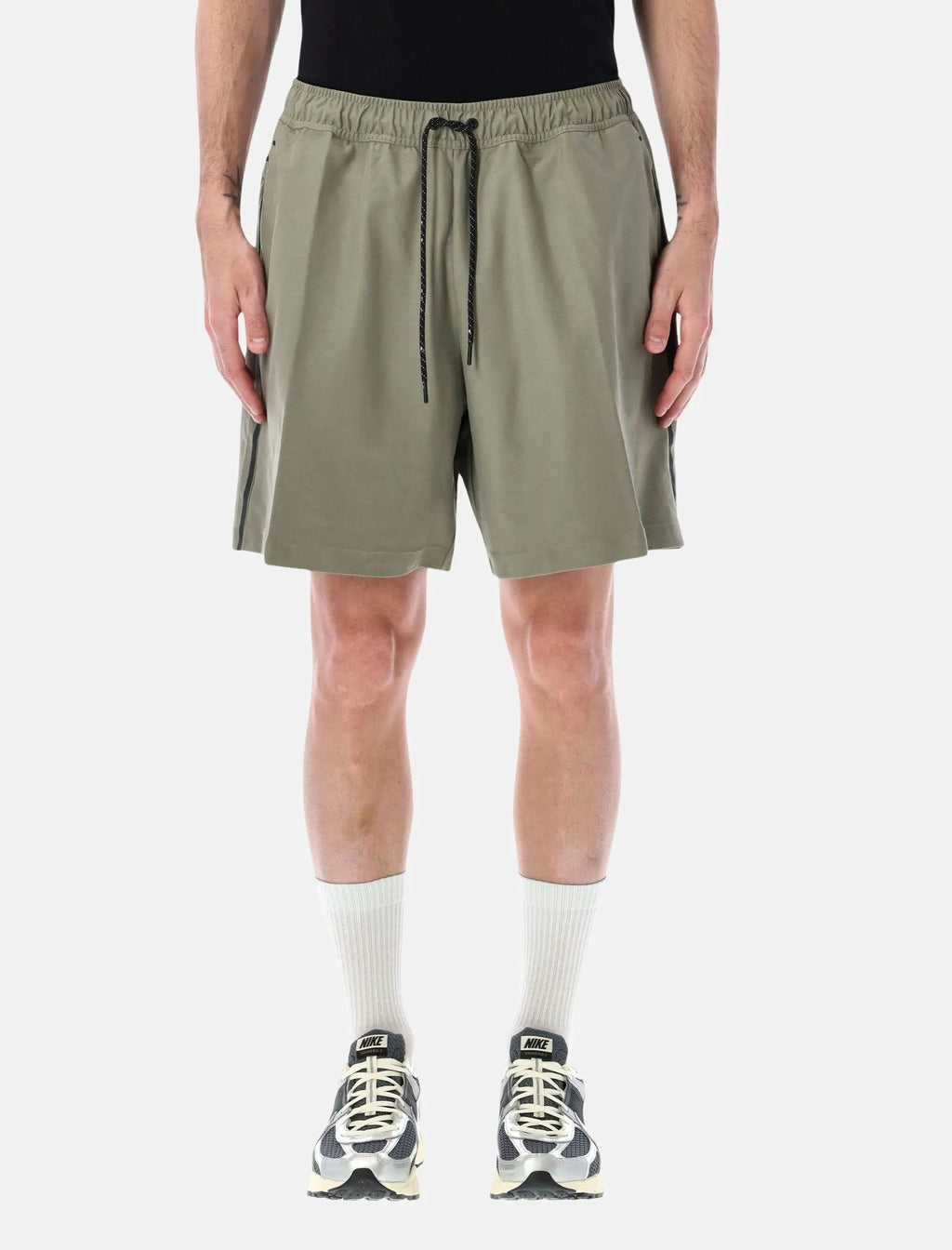 Оригінальна Tech Dri Fit Shori Shorts Nike – боковий вид