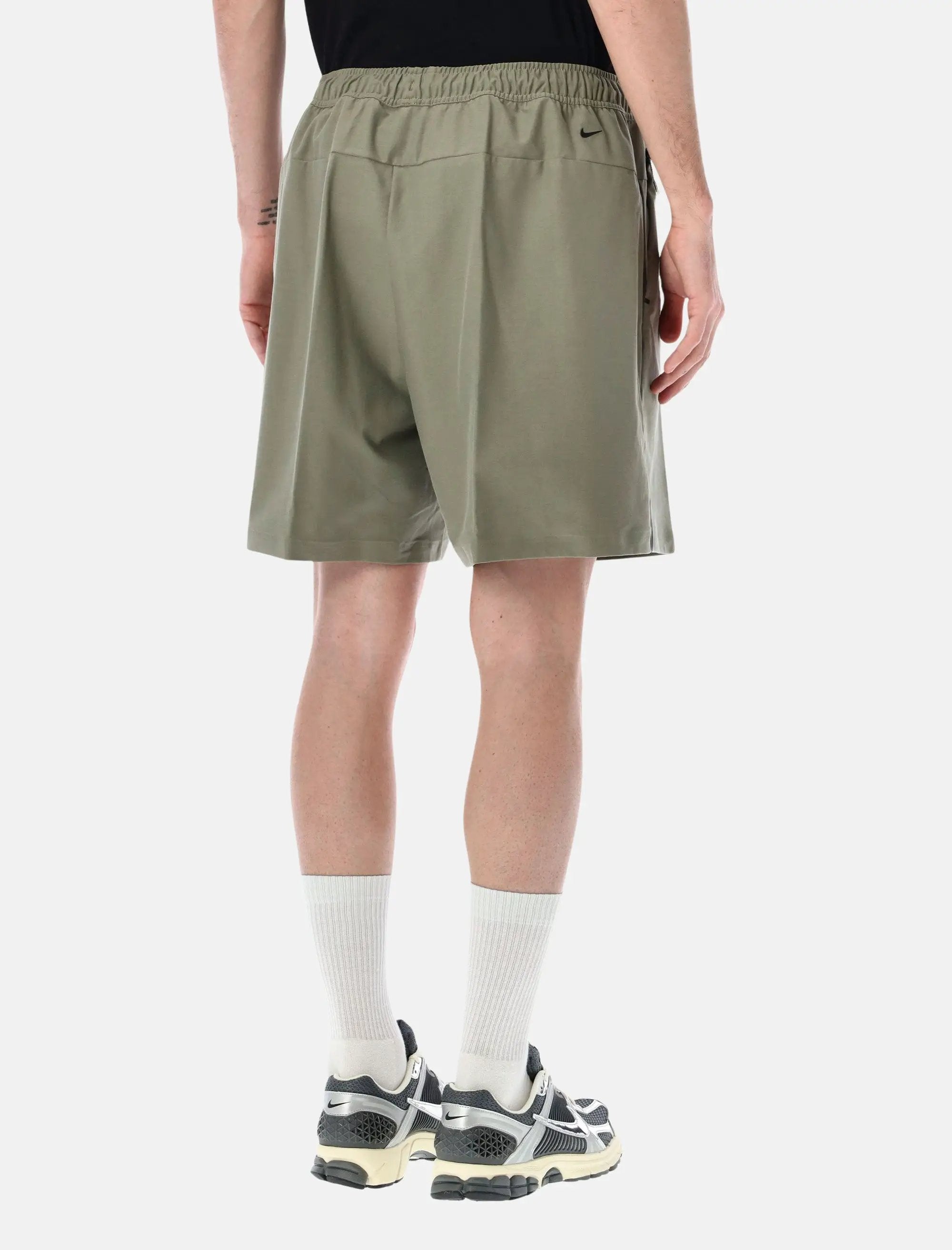 Оригінальна Tech Dri Fit Shori Shorts Nike – вид ззаду