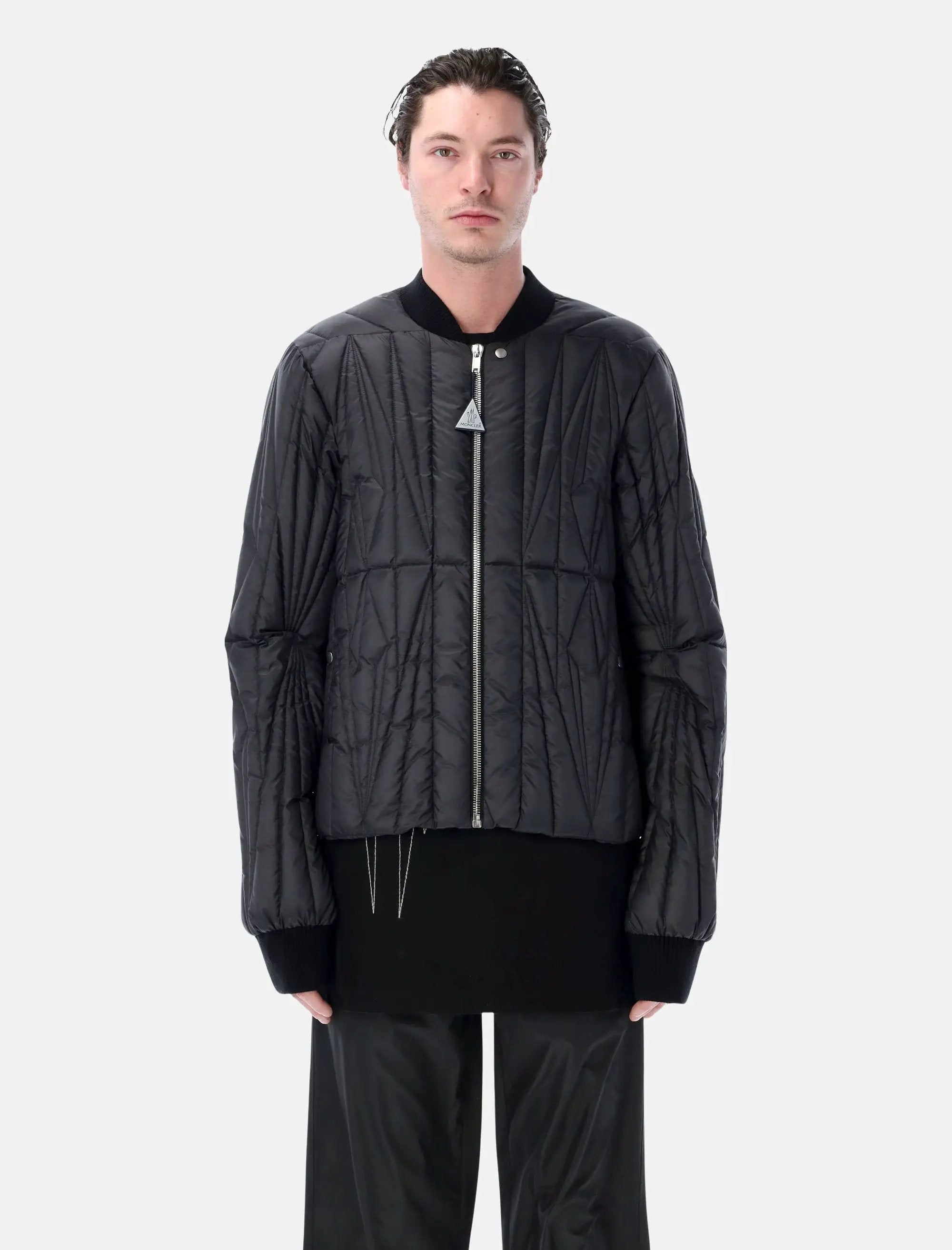 Moncler Outerwear оригінал | Швидка доставка Україна – боковий вид