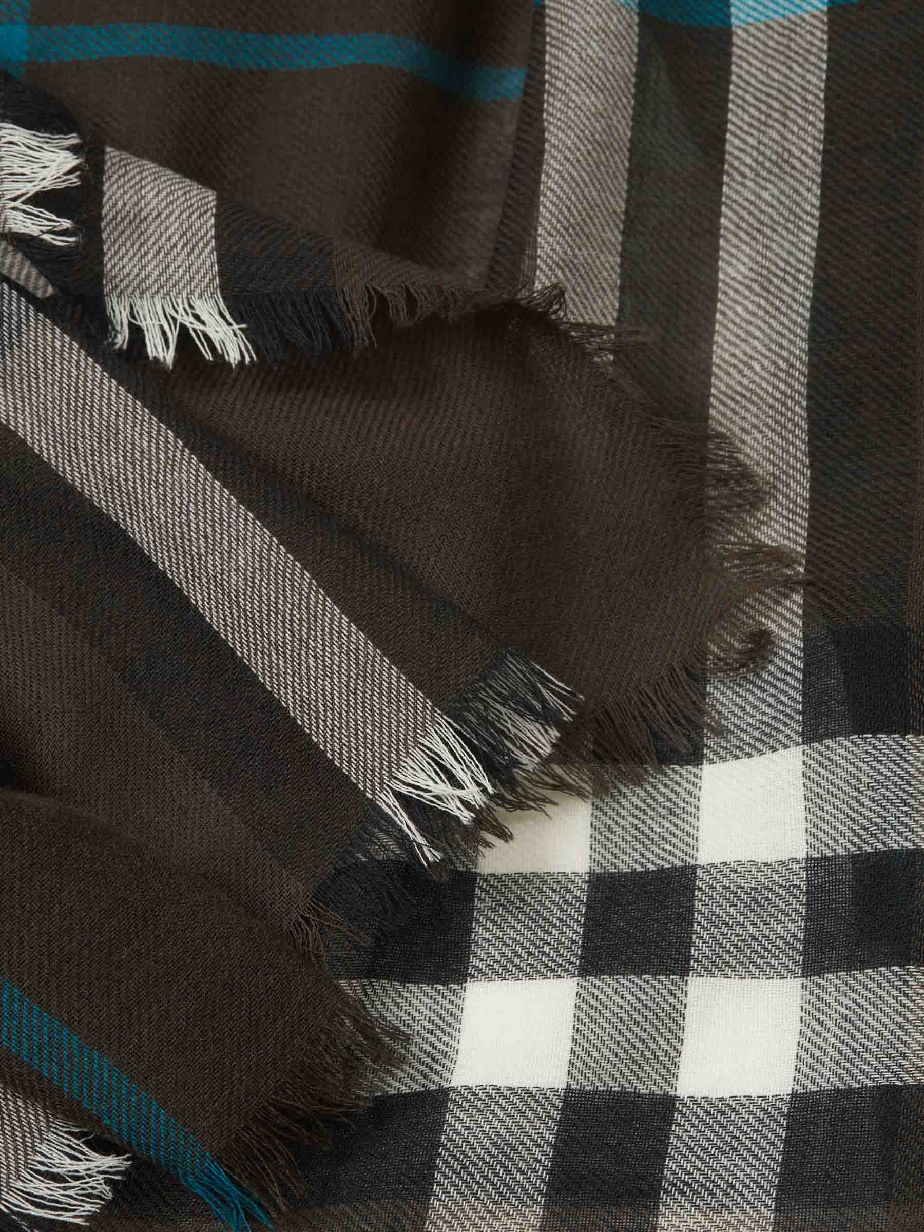 Checkered Motif Scarf Burberry – Гарантія оригінальності – детальний вид