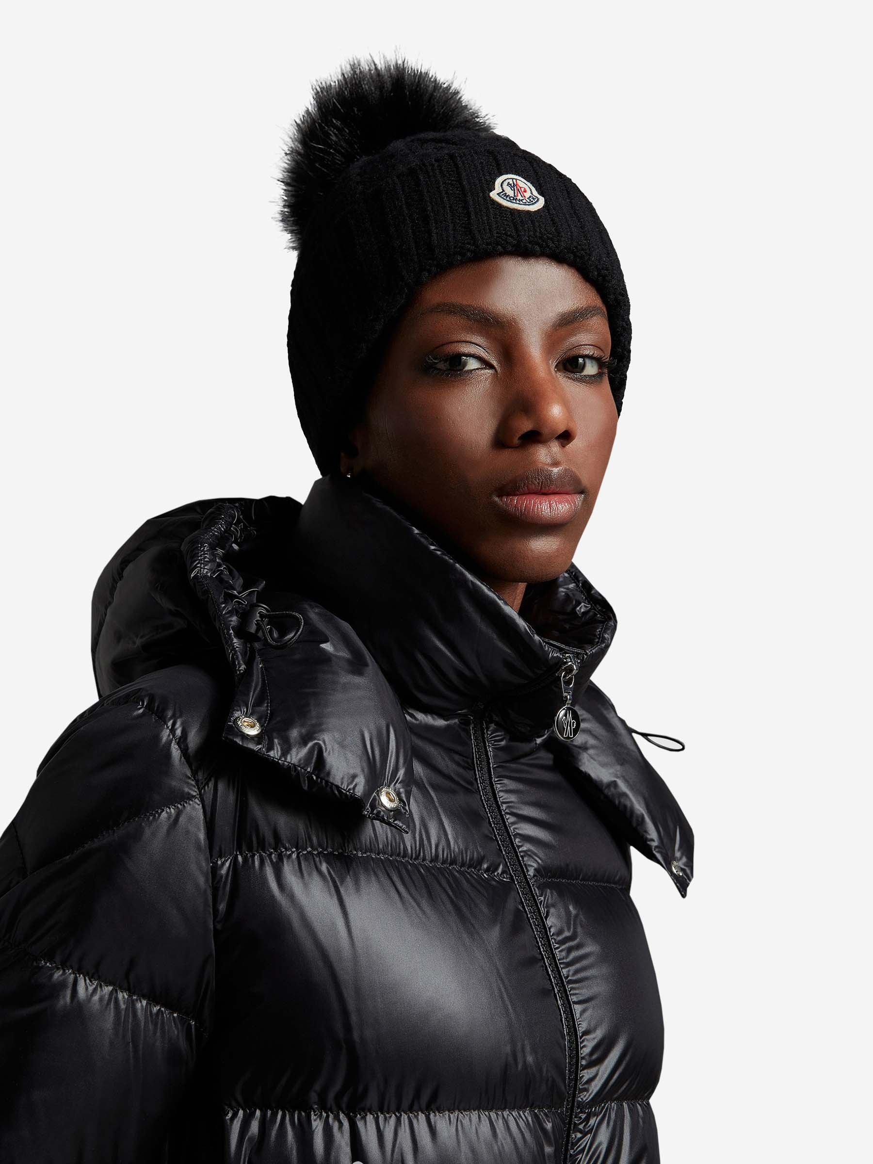Wool Logo Beanie Moncler – Гарантія оригінальності – вид ззаду - MONCLER
