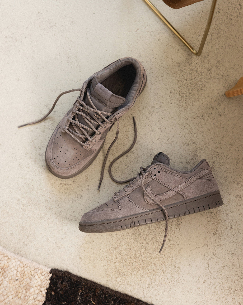 Dunk Low Retro Se *cave Stone* Nike – Гарантія оригінальності – вид ззаду