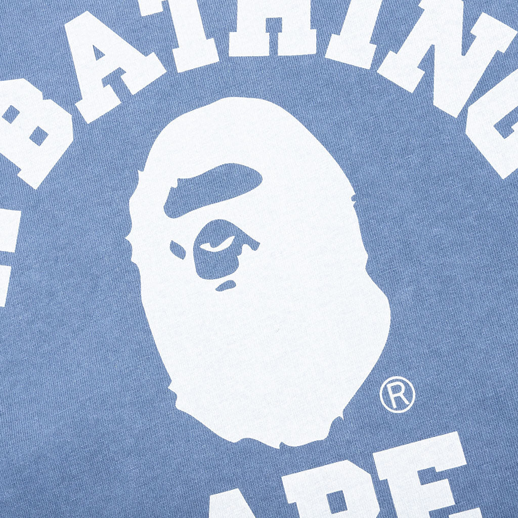 Оригінальна Pigment Dyed College Relaxed Fit Tee A bathing ape – детальний вид