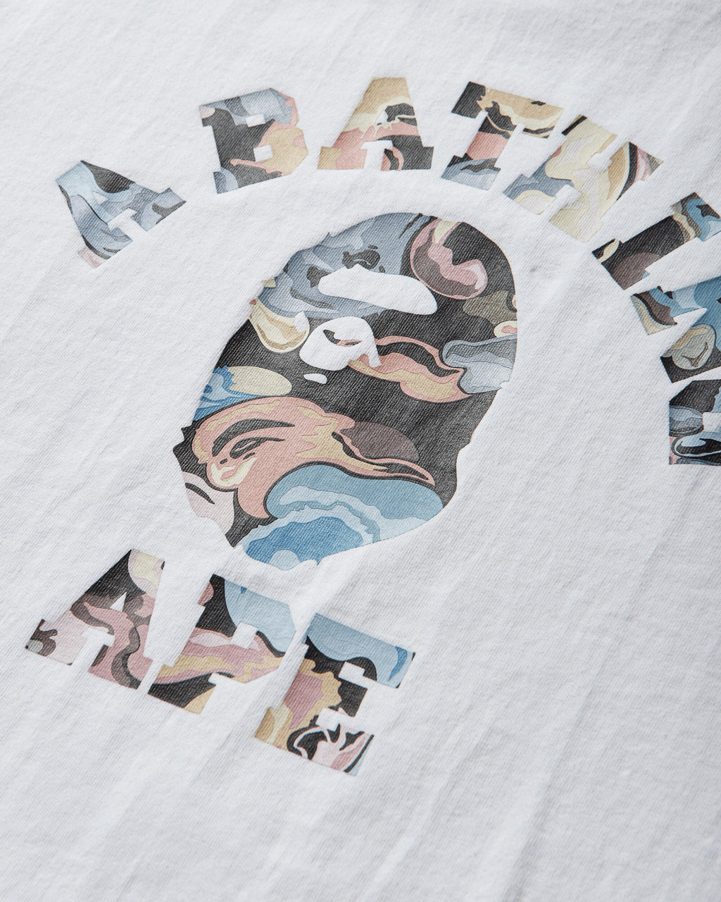 Mens Art Camo College T-Shirt White A bathing ape – Гарантія оригінальності – детальний вид
