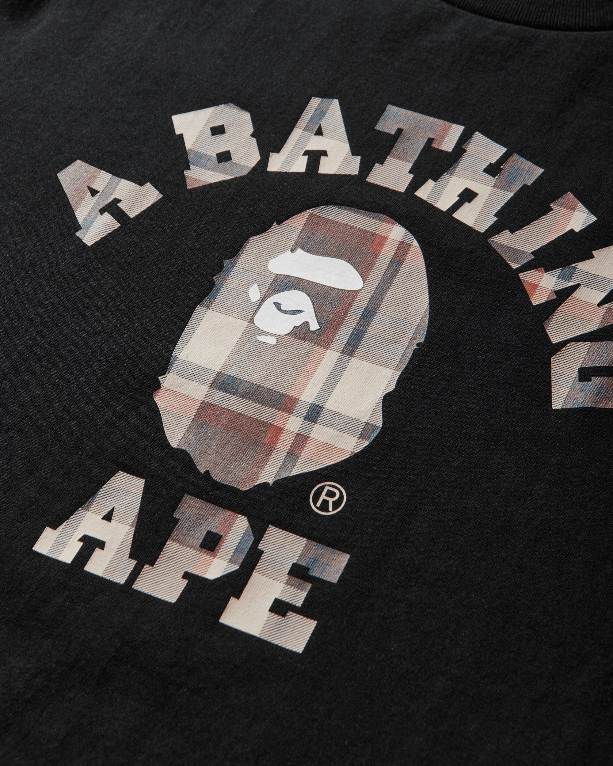 Оригінальна Mens Bape Check College T-Shirt Black A bathing ape – детальний вид