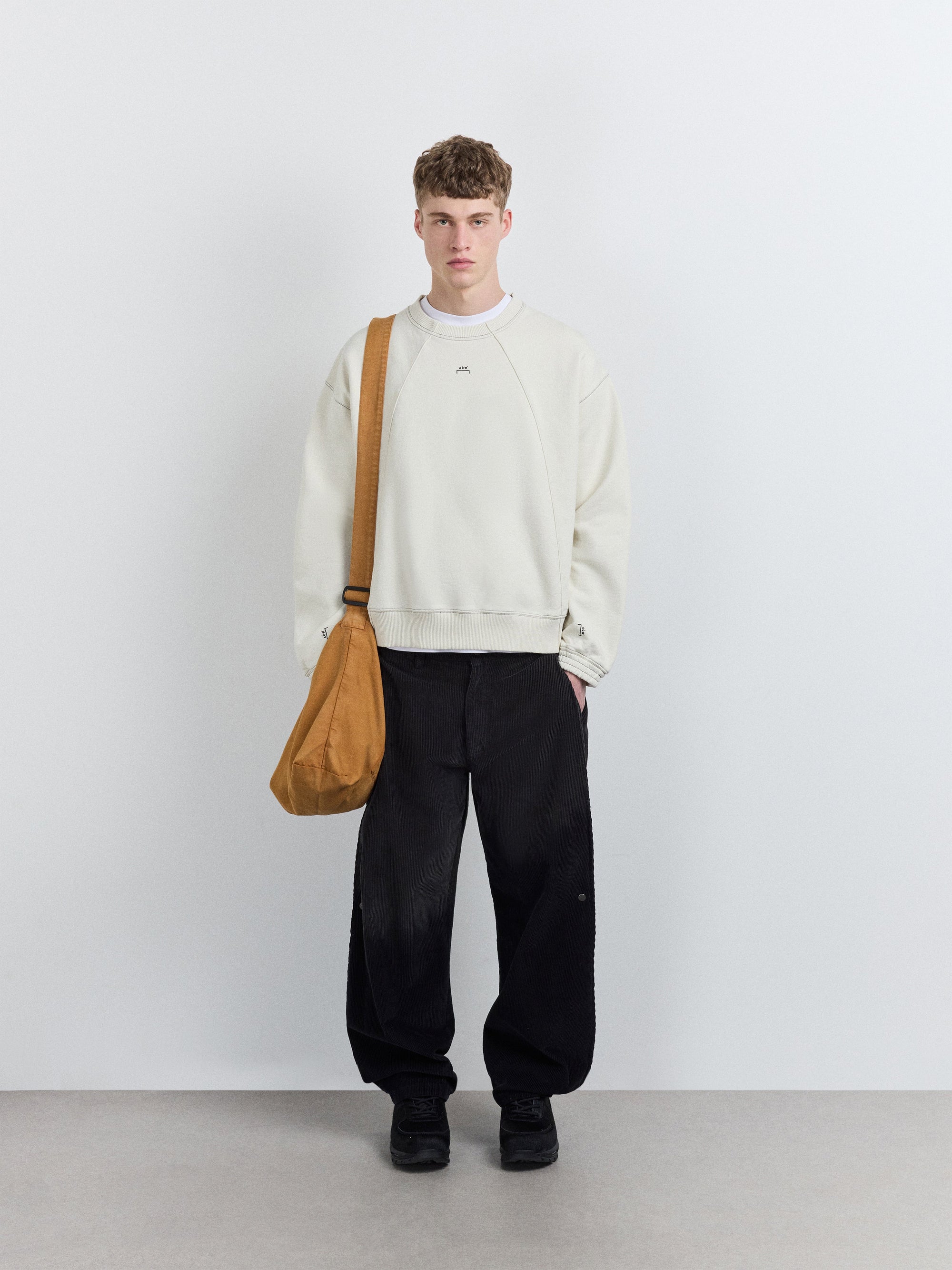 Оригінальна Millbank Crewneck Bone A cold wall – детальний вид