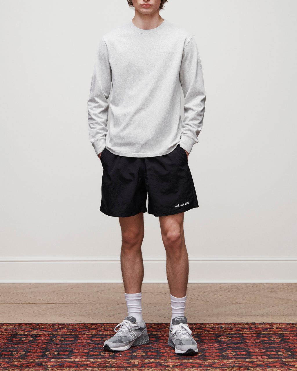Long-Sleeve Tonal Logo Tee Aime leon dore – Гарантія оригінальності – детальний вид