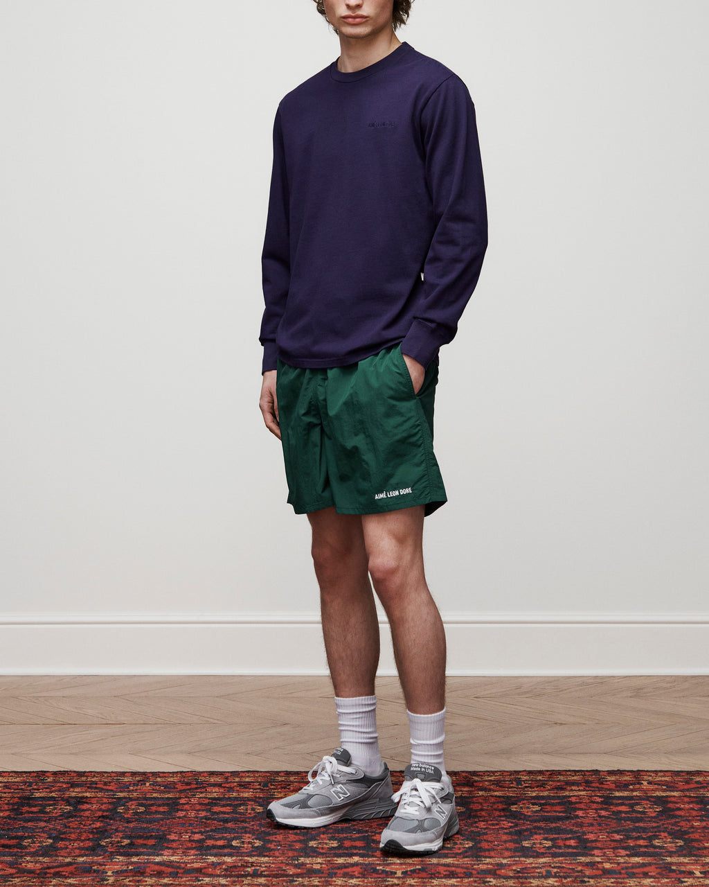 Long-Sleeve Tonal Logo Tee Aime leon dore – Гарантія оригінальності – детальний вид